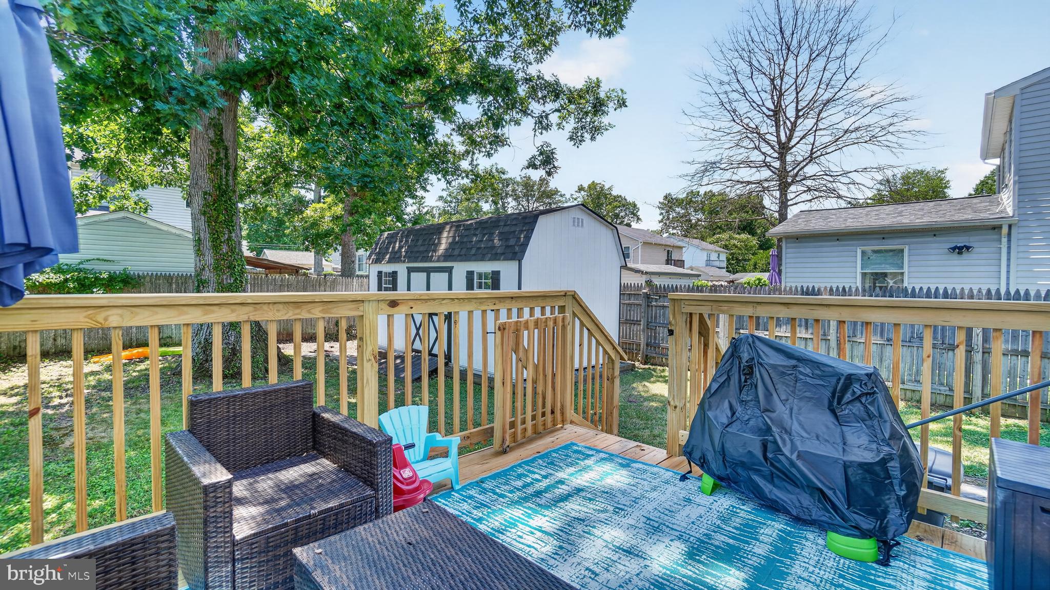 WOODLAND BEACH - Residential