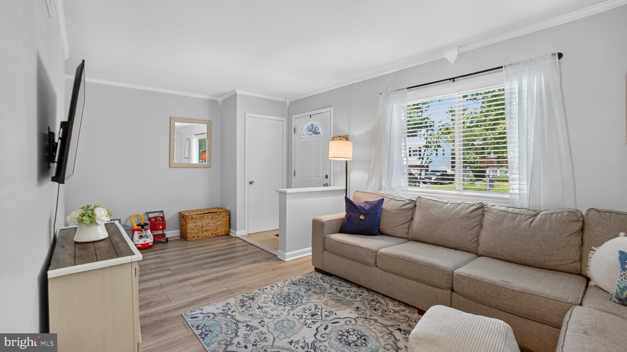 WOODLAND BEACH - Residential