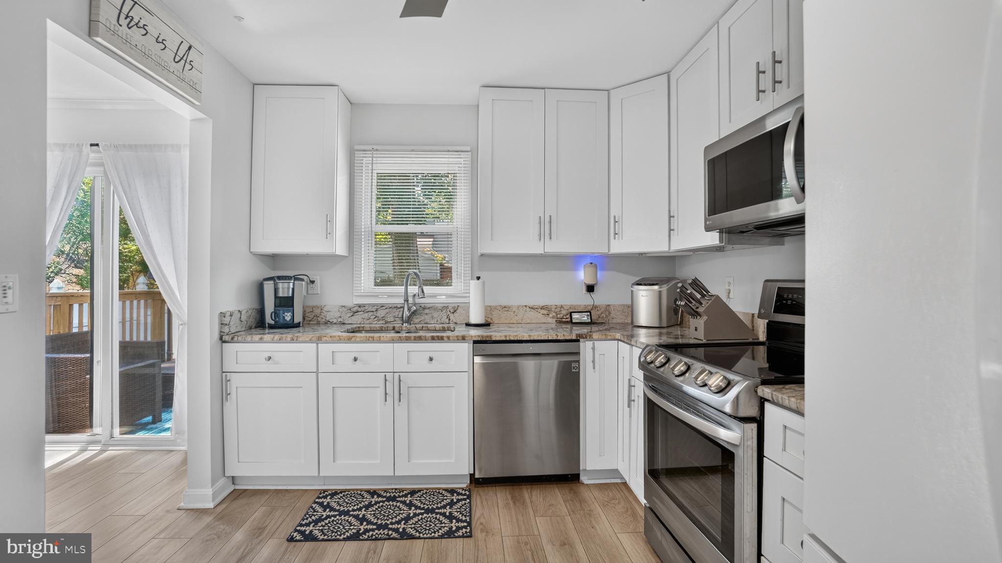 WOODLAND BEACH - Residential