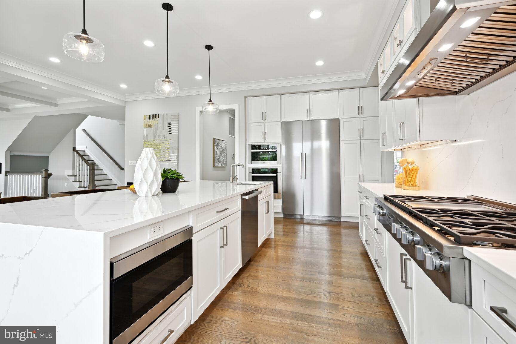 MCLEAN MANOR - Residential