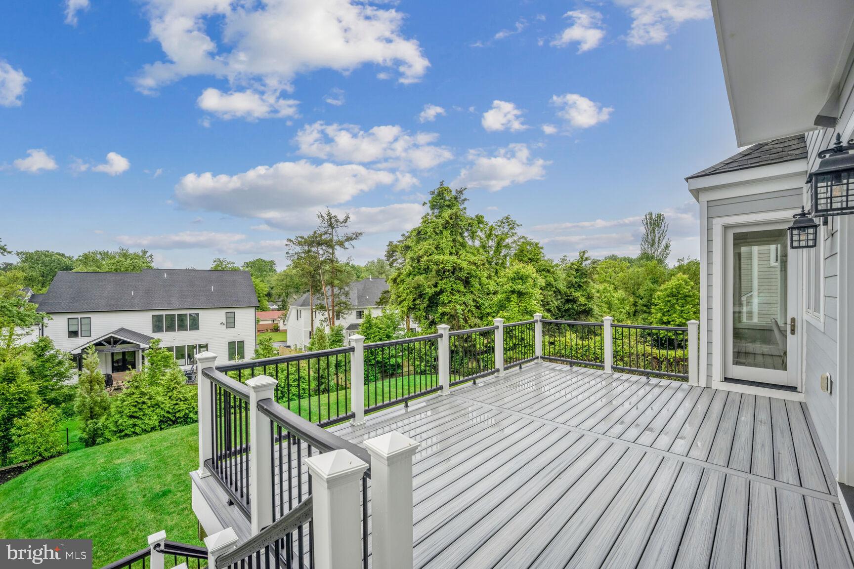 MCLEAN MANOR - Residential