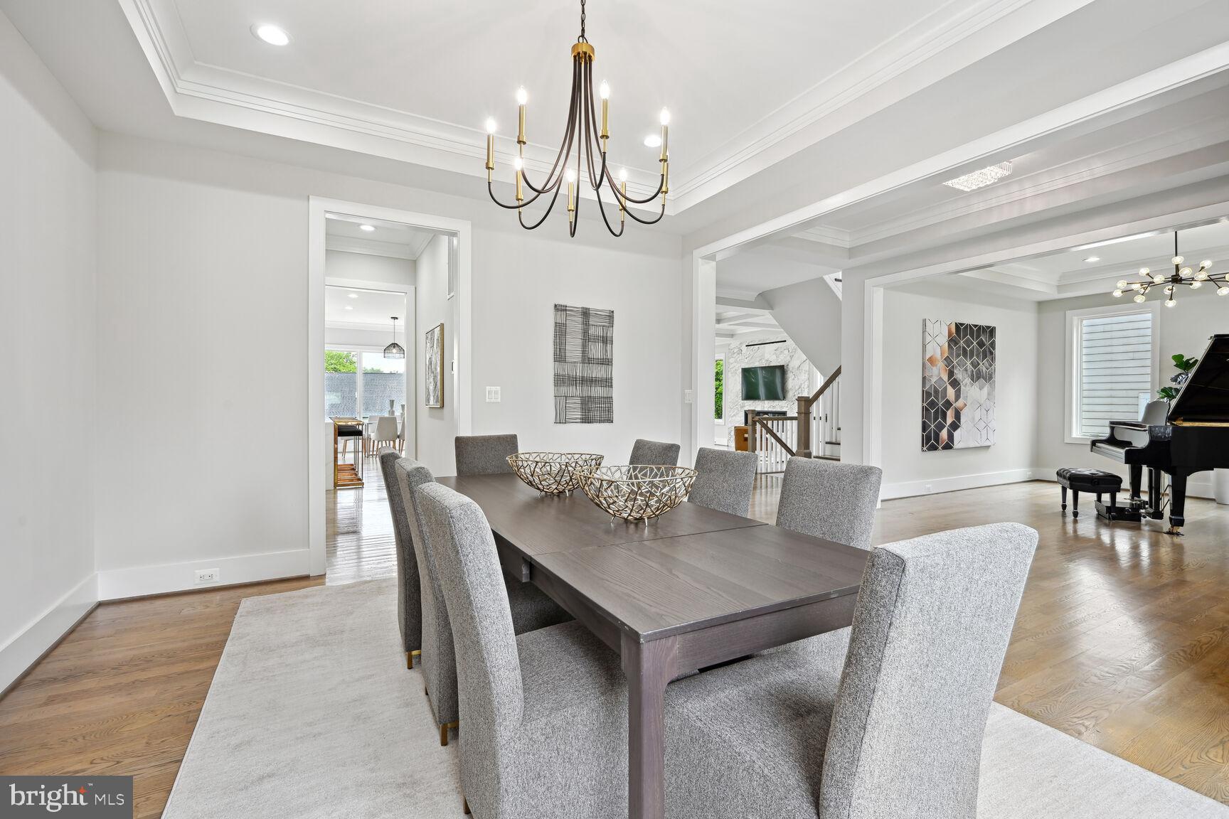MCLEAN MANOR - Residential