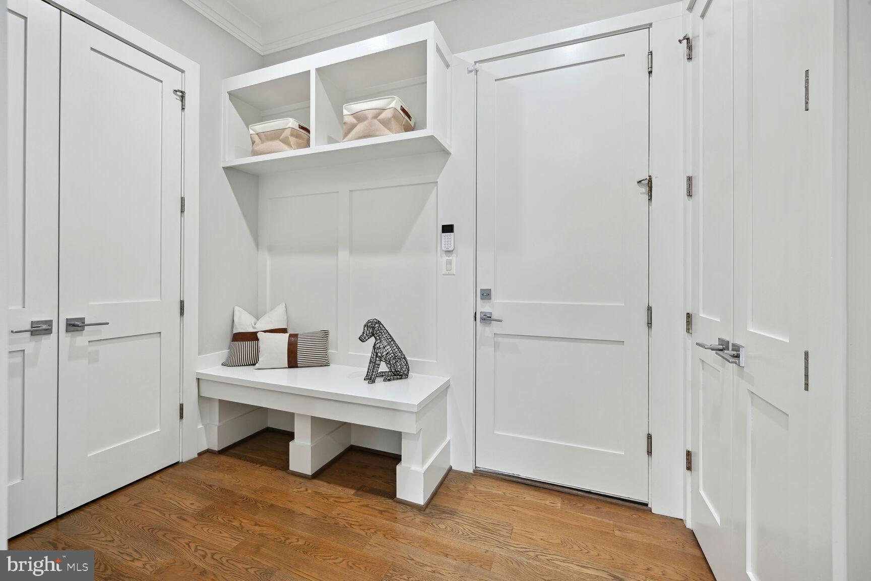 MCLEAN MANOR - Residential