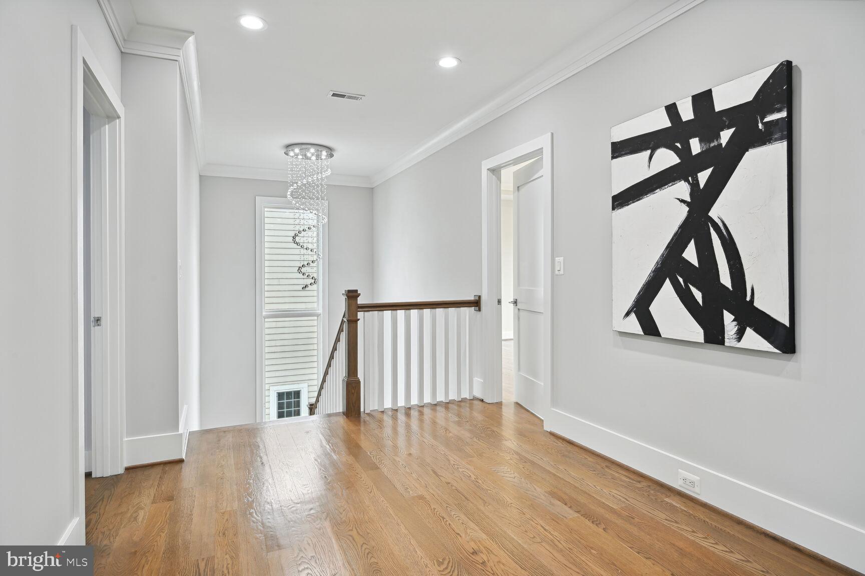 MCLEAN MANOR - Residential