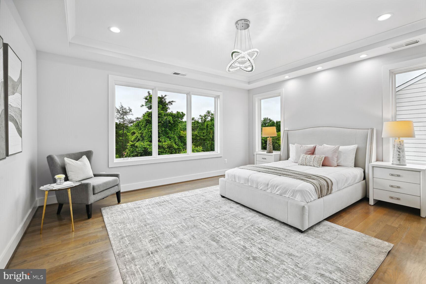 MCLEAN MANOR - Residential
