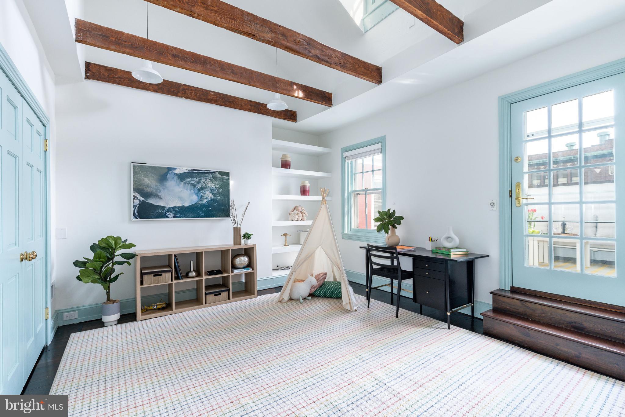 SOCIETY HILL - Residential