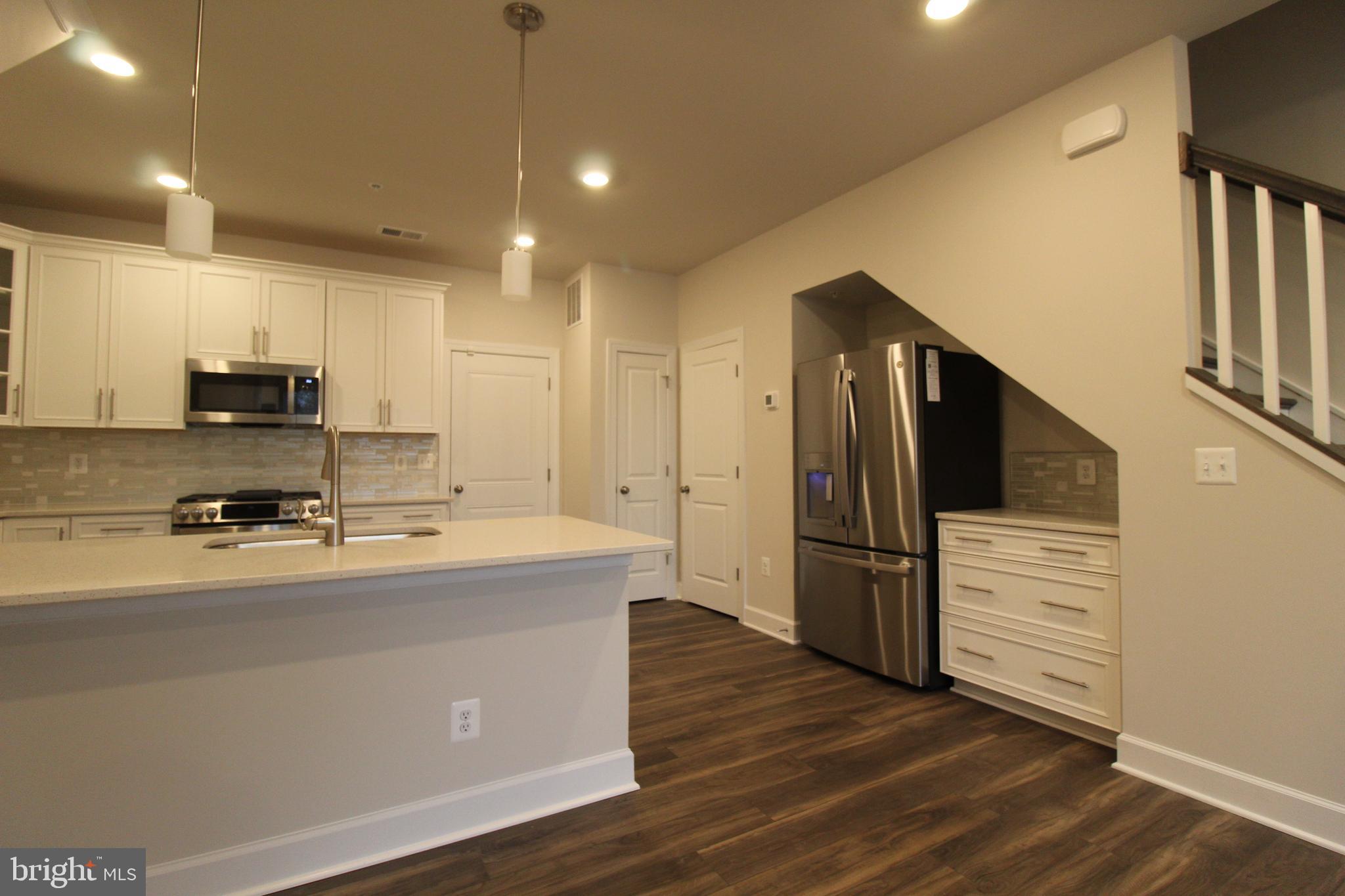METRO WALK AT MOOREFIELD STATION - Residential Lease