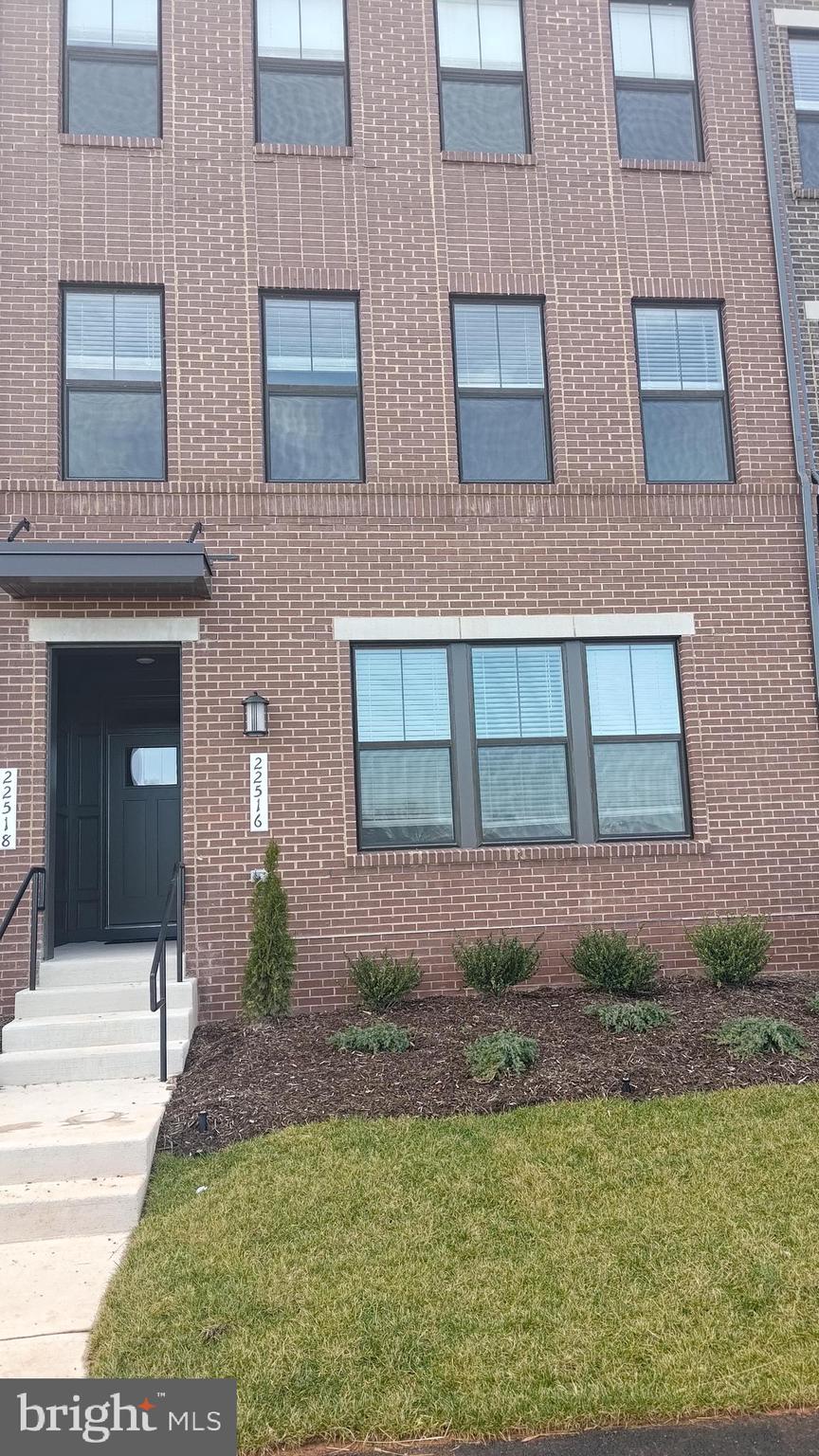 METRO WALK AT MOOREFIELD STATION - Residential Lease