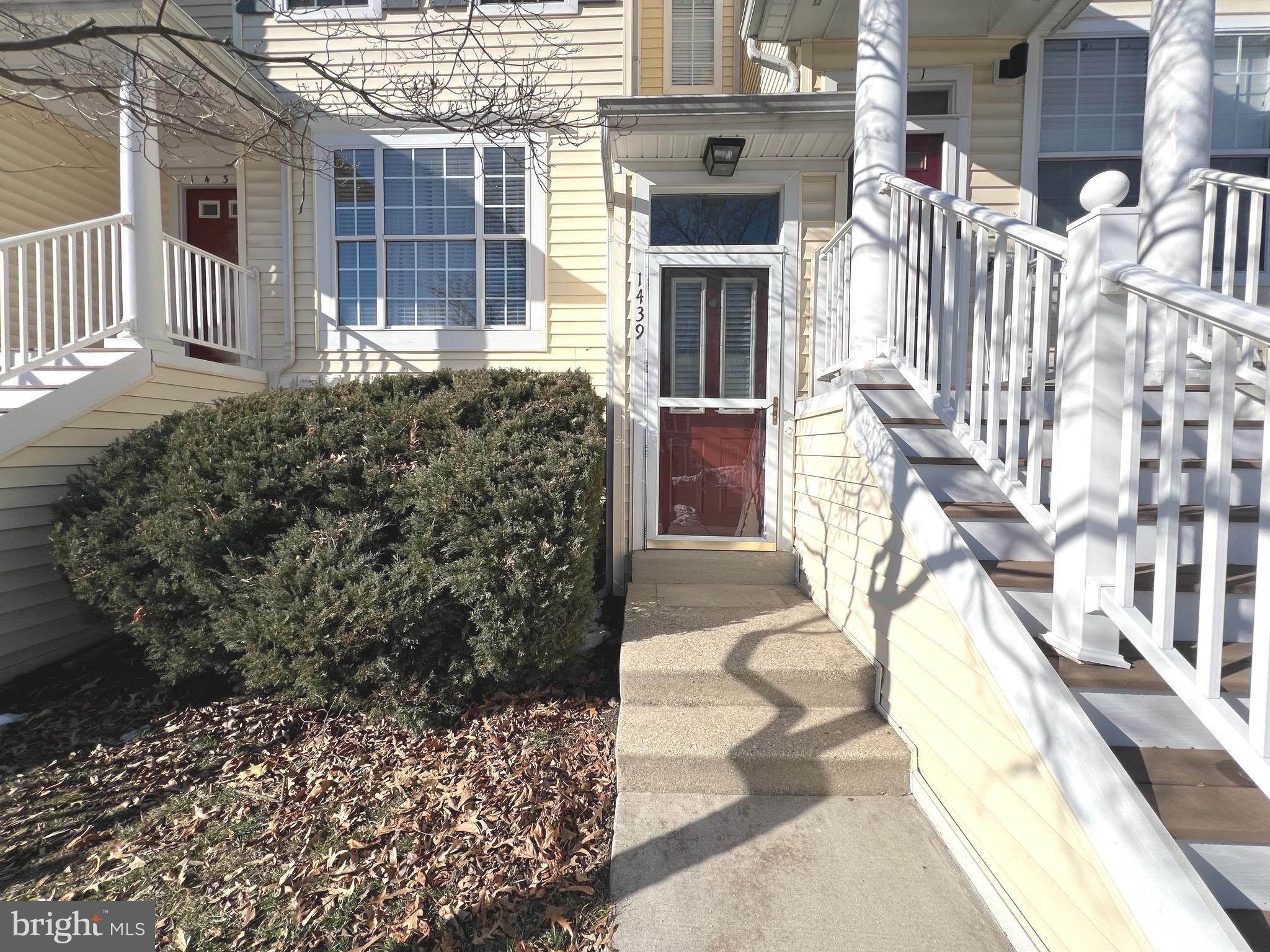 CEDAR GROVE AT CROFTON - Residential