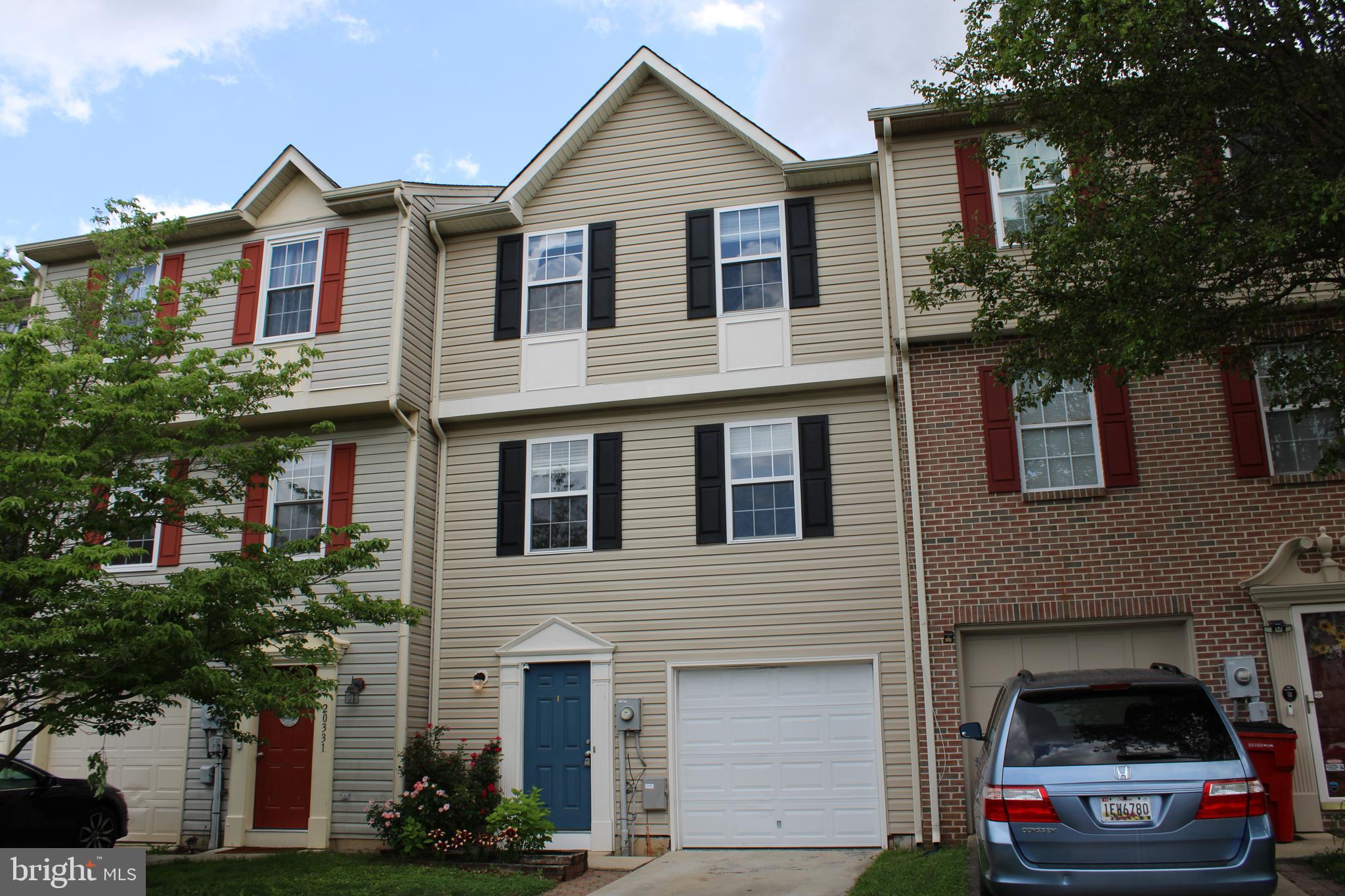 Large Town Home in Robins Glenn completely remodeled. Hardwood flooring, stainless steel appliances, granite counter tops.  Open floor plan. Finished basement leading out to back yard. Attached agarage. Close to shopping, restaurants and main corridors. Pets are case by case, breed restrictions, extra monthly fee for pet and pet deposit required. 620 or higher credit score.