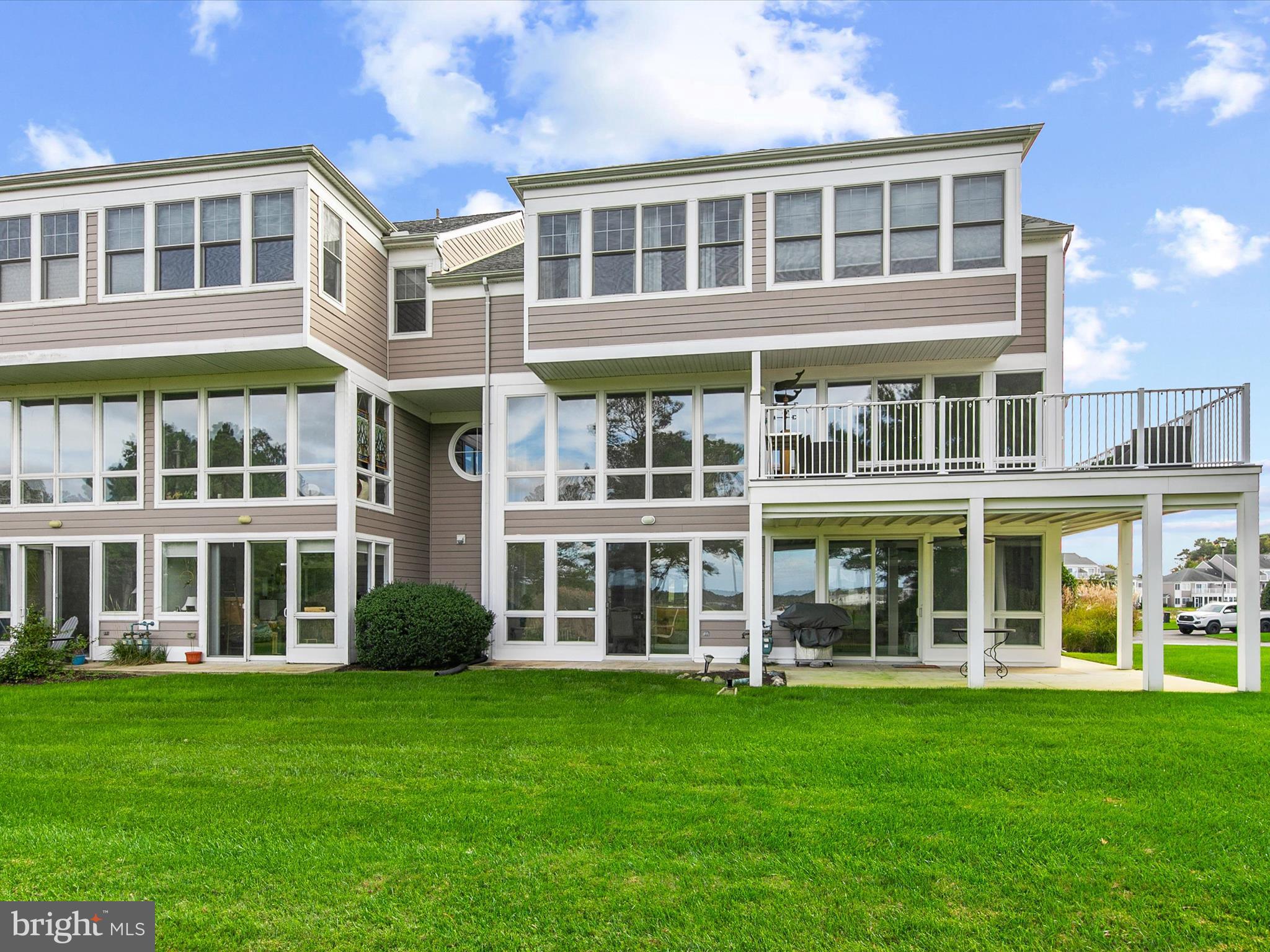 BAYVILLE SHORES - Residential