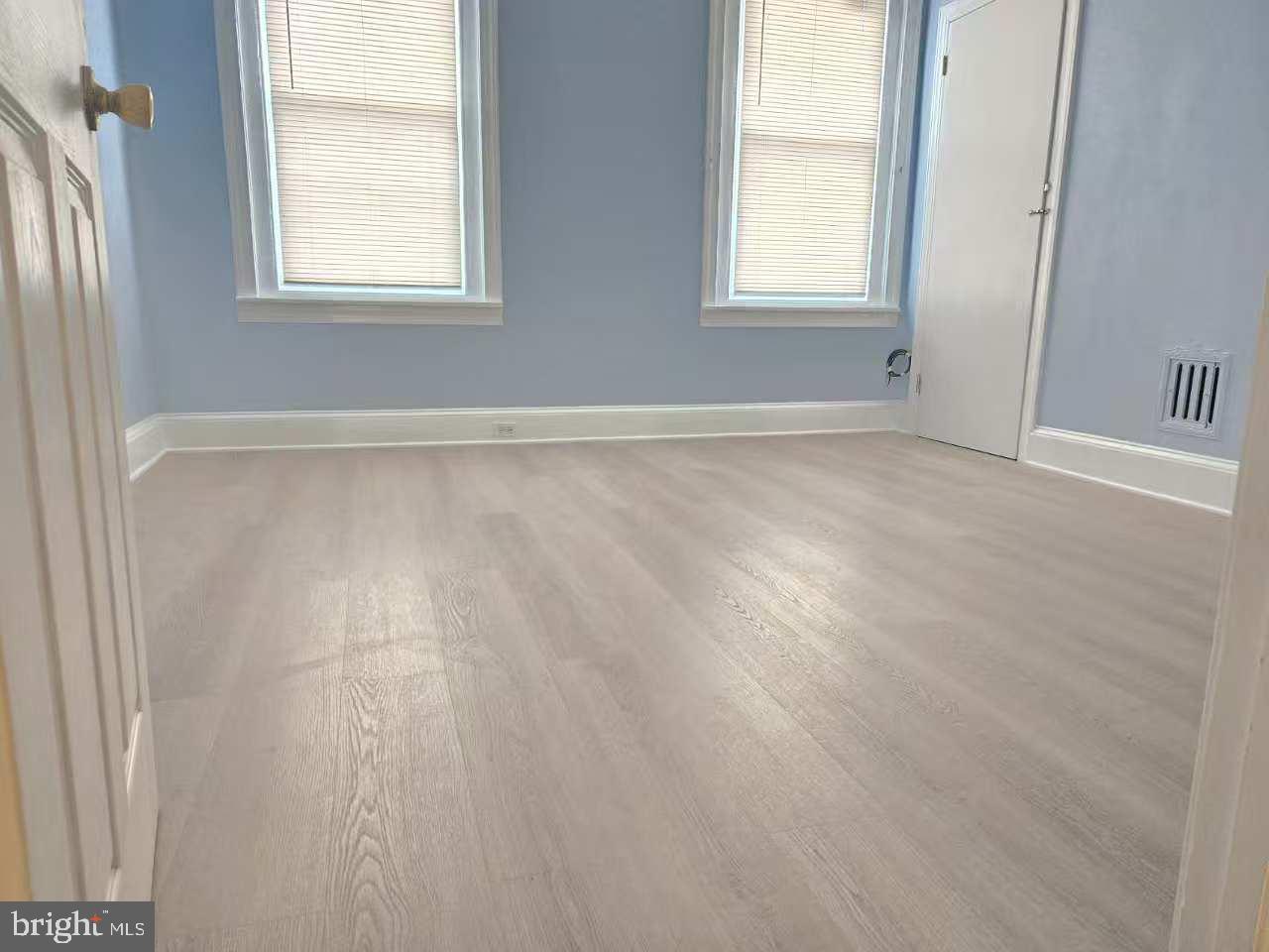 EAST KENSINGTON - Residential