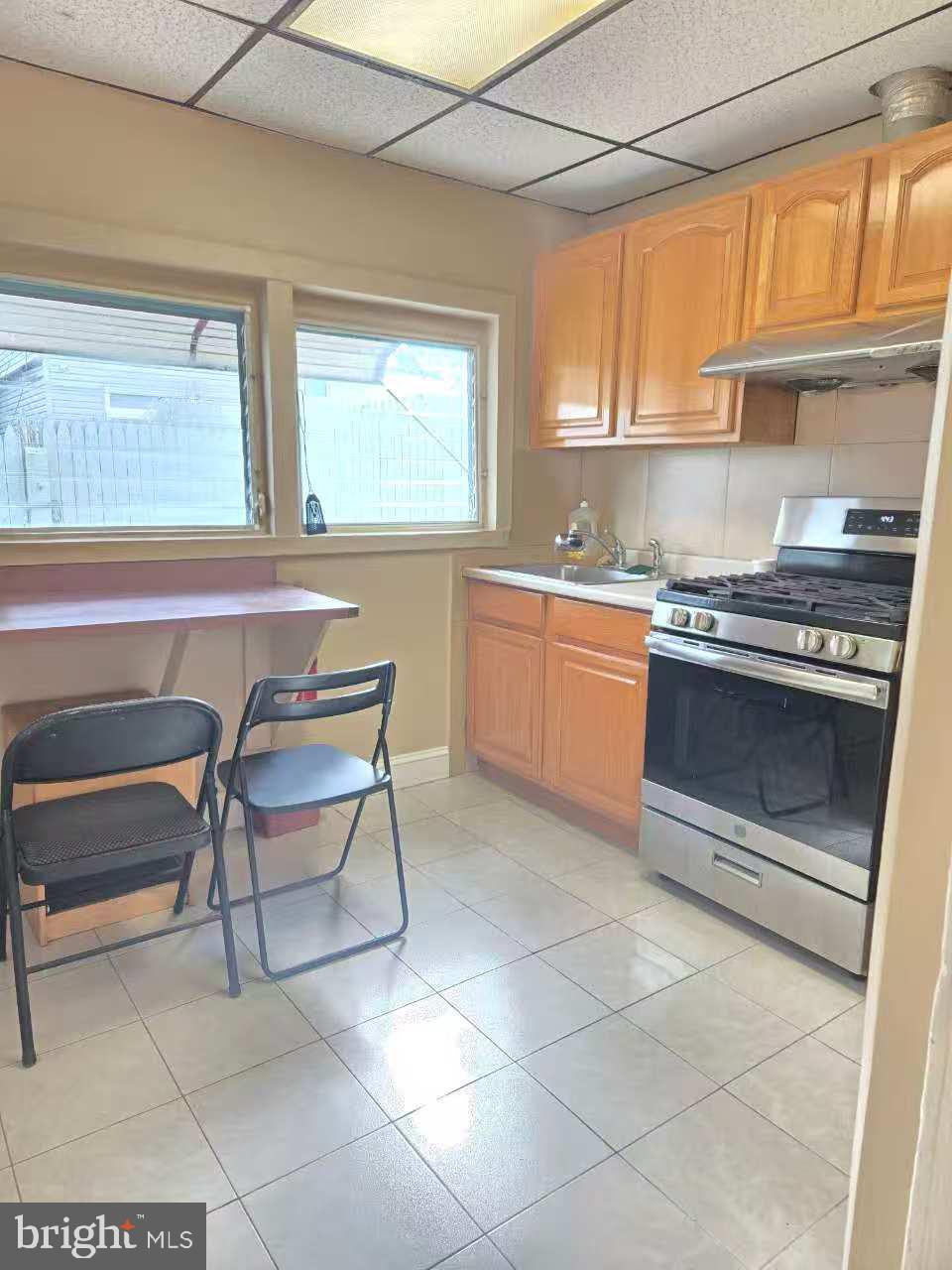 EAST KENSINGTON - Residential