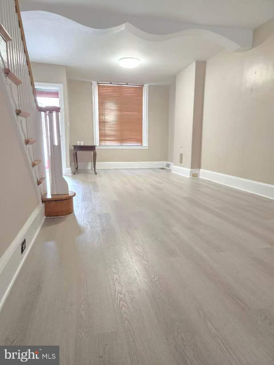 EAST KENSINGTON - Residential