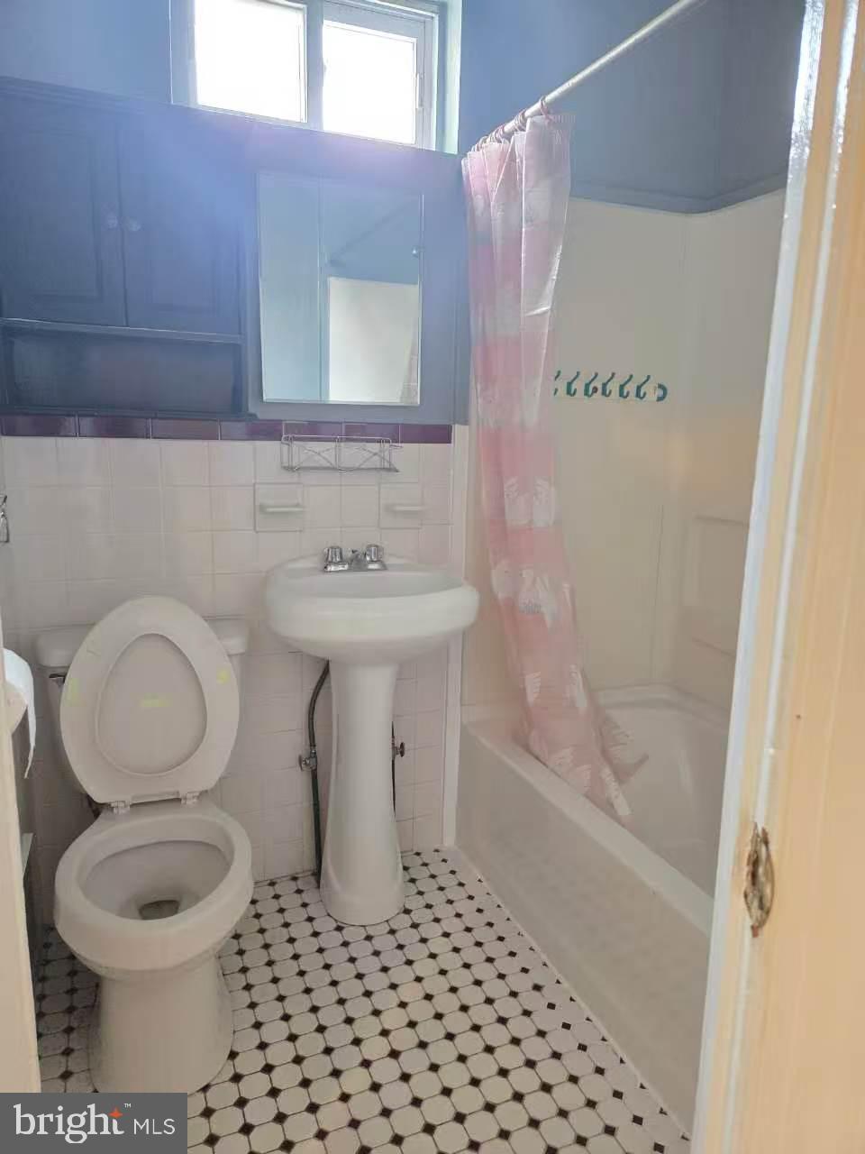 EAST KENSINGTON - Residential