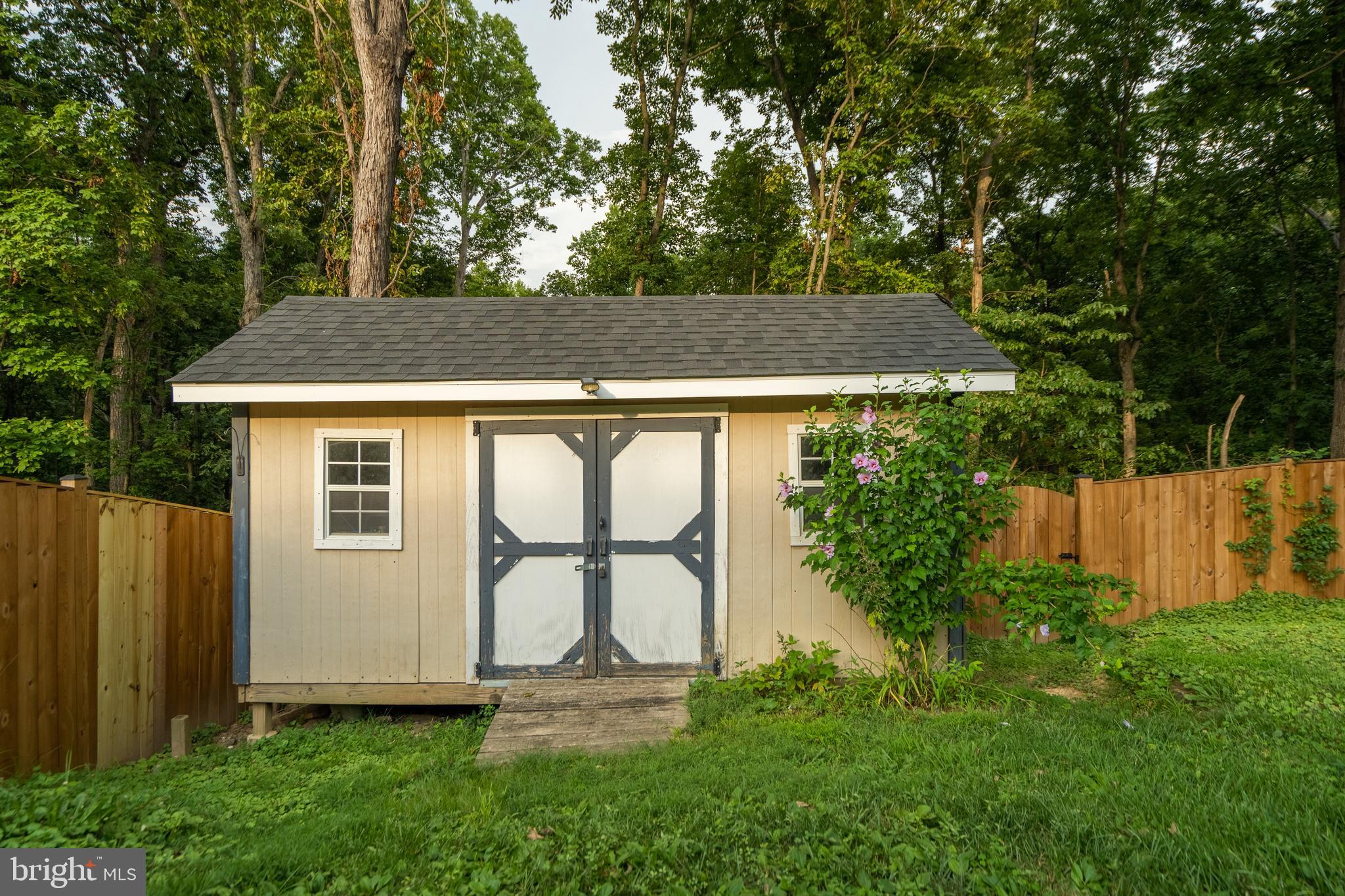 LAKE RIDGE - Residential Lease