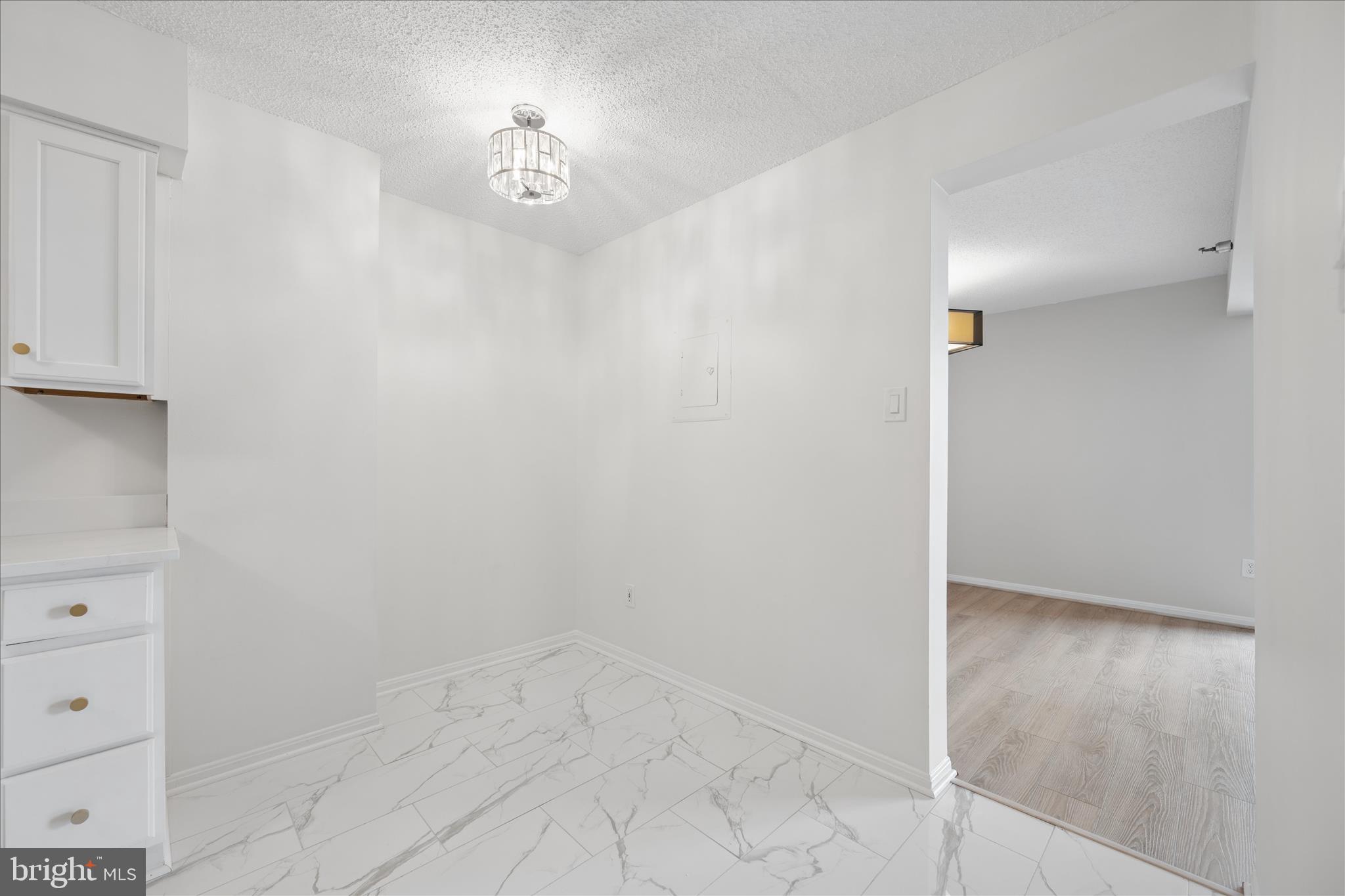 CHELSEA TOWERS - Residential