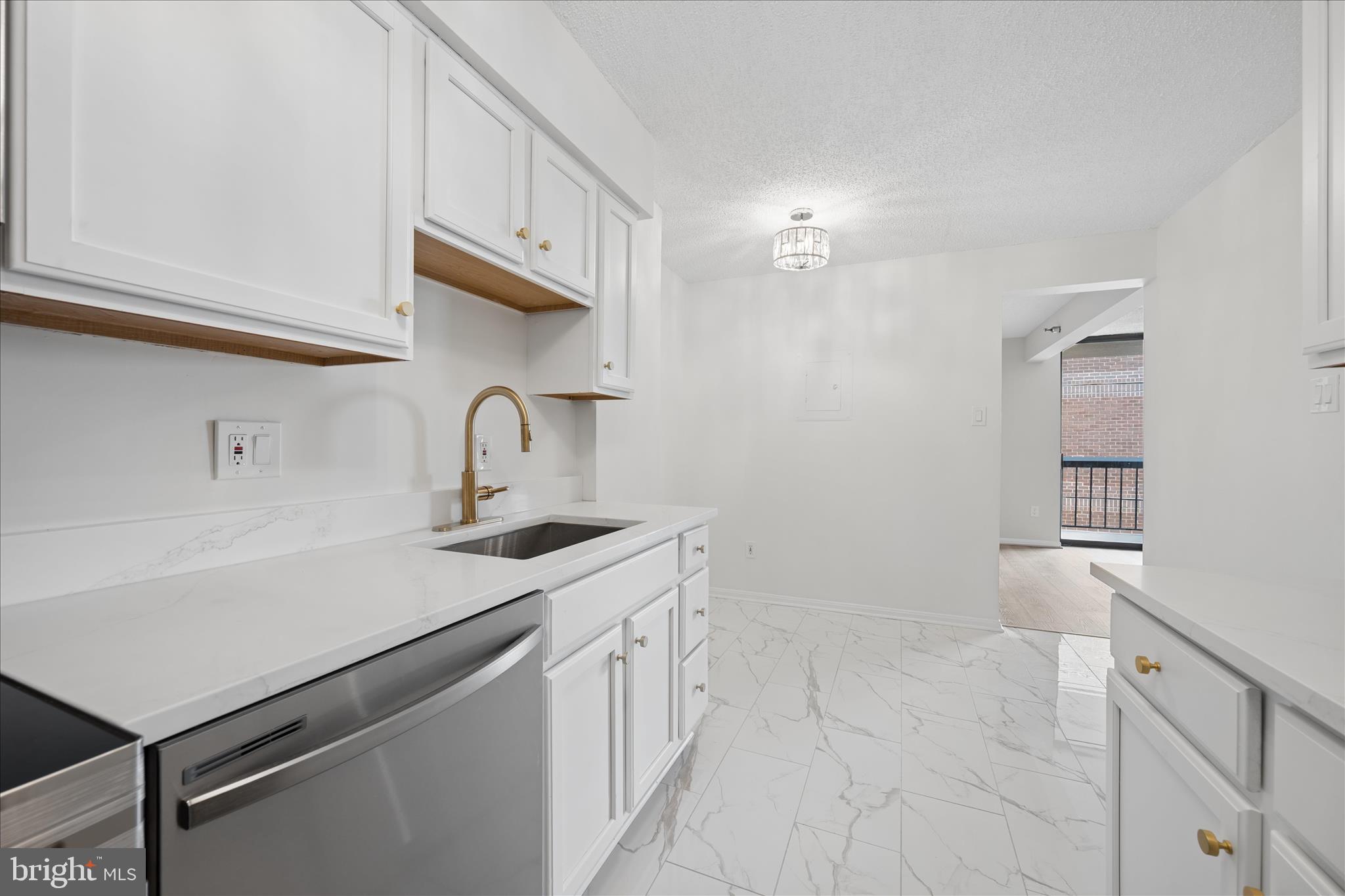 CHELSEA TOWERS - Residential
