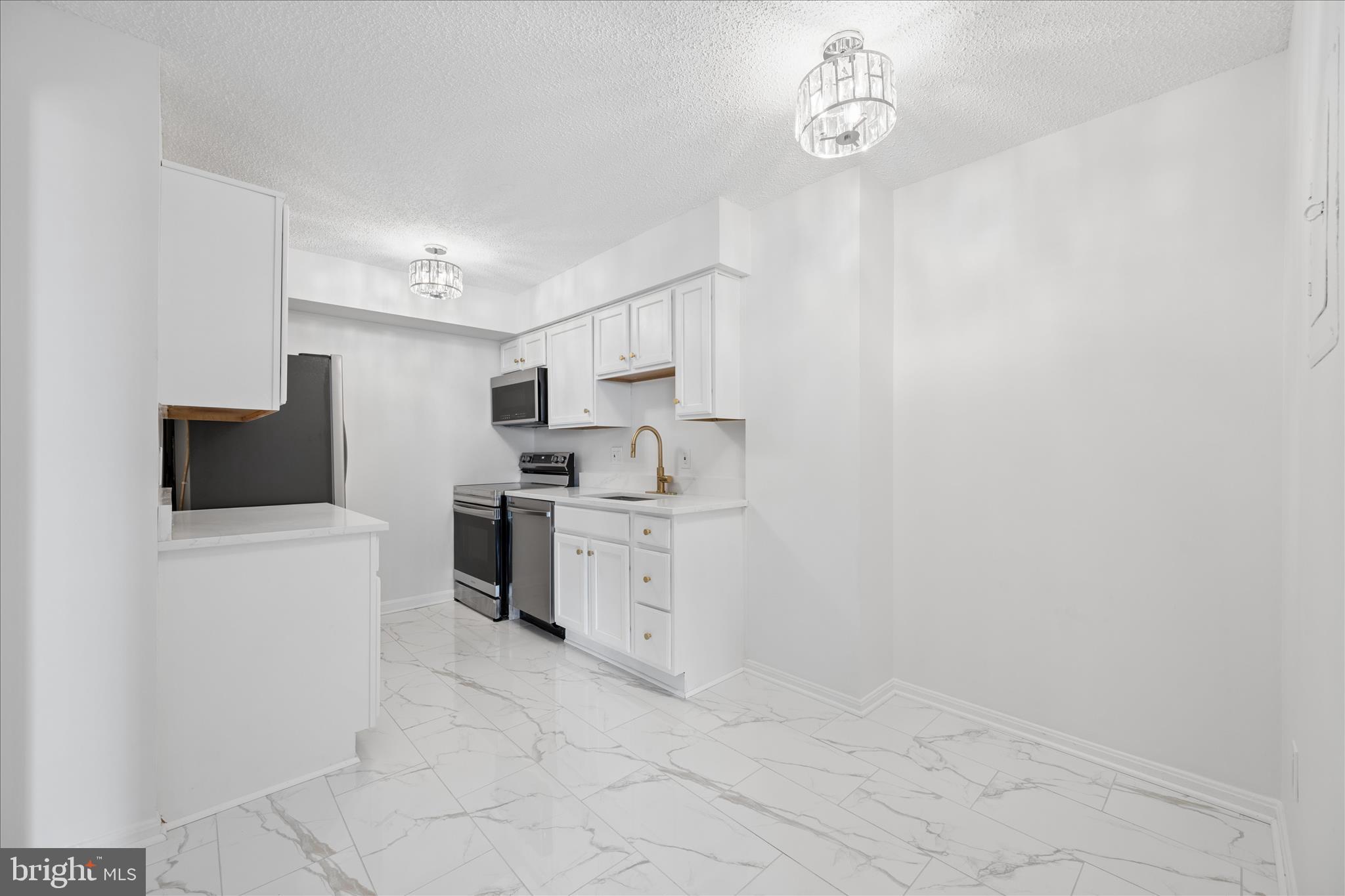 CHELSEA TOWERS - Residential