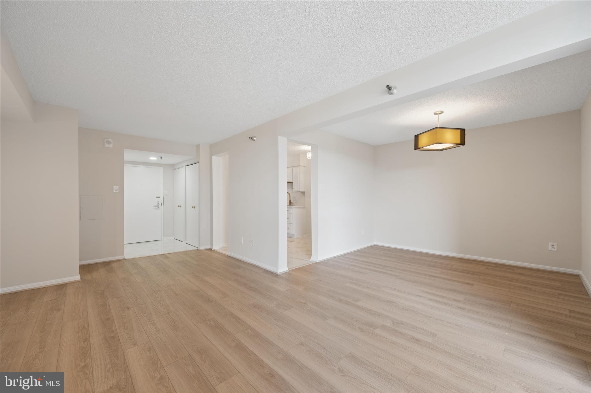 CHELSEA TOWERS - Residential