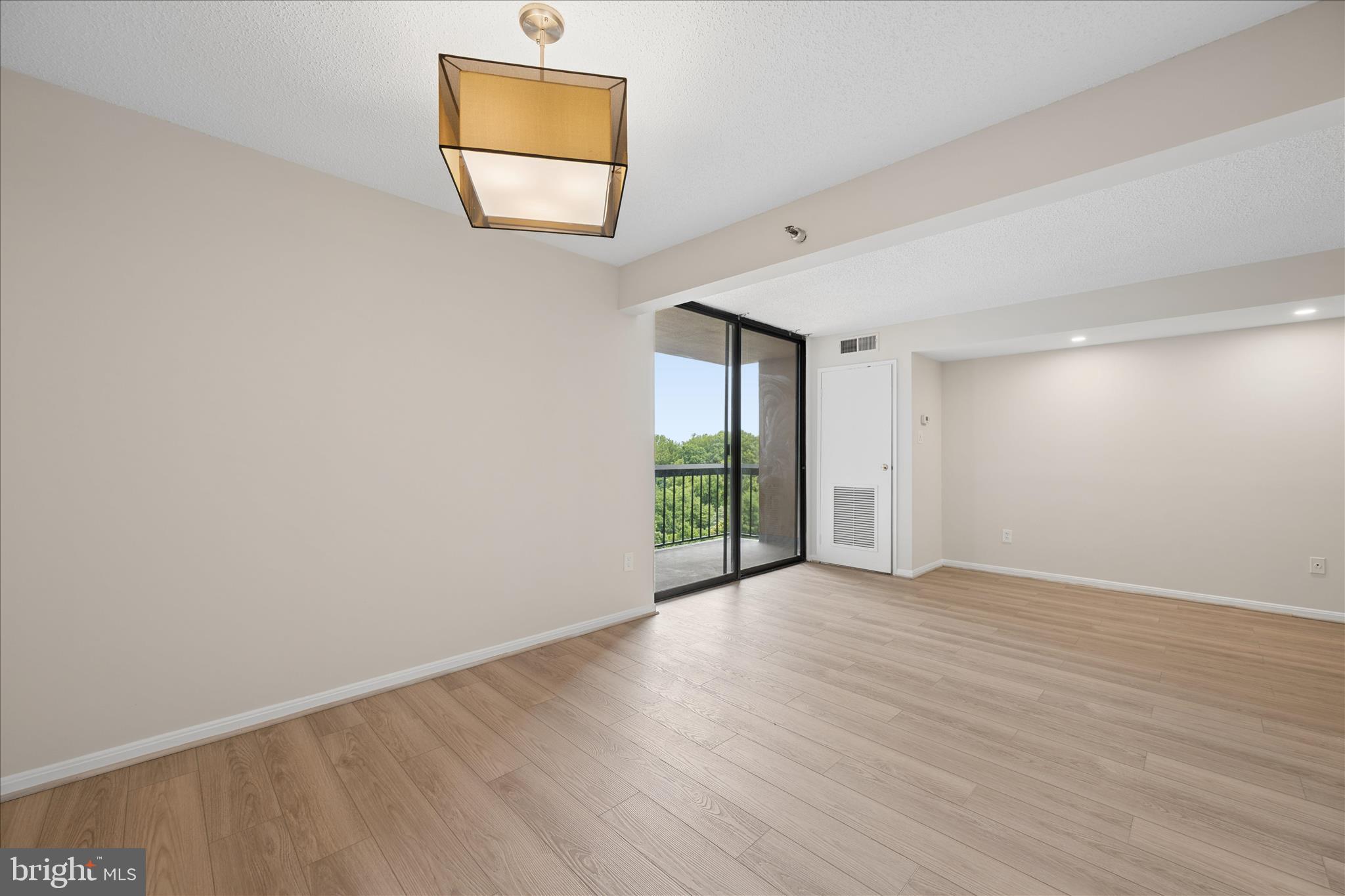 CHELSEA TOWERS - Residential