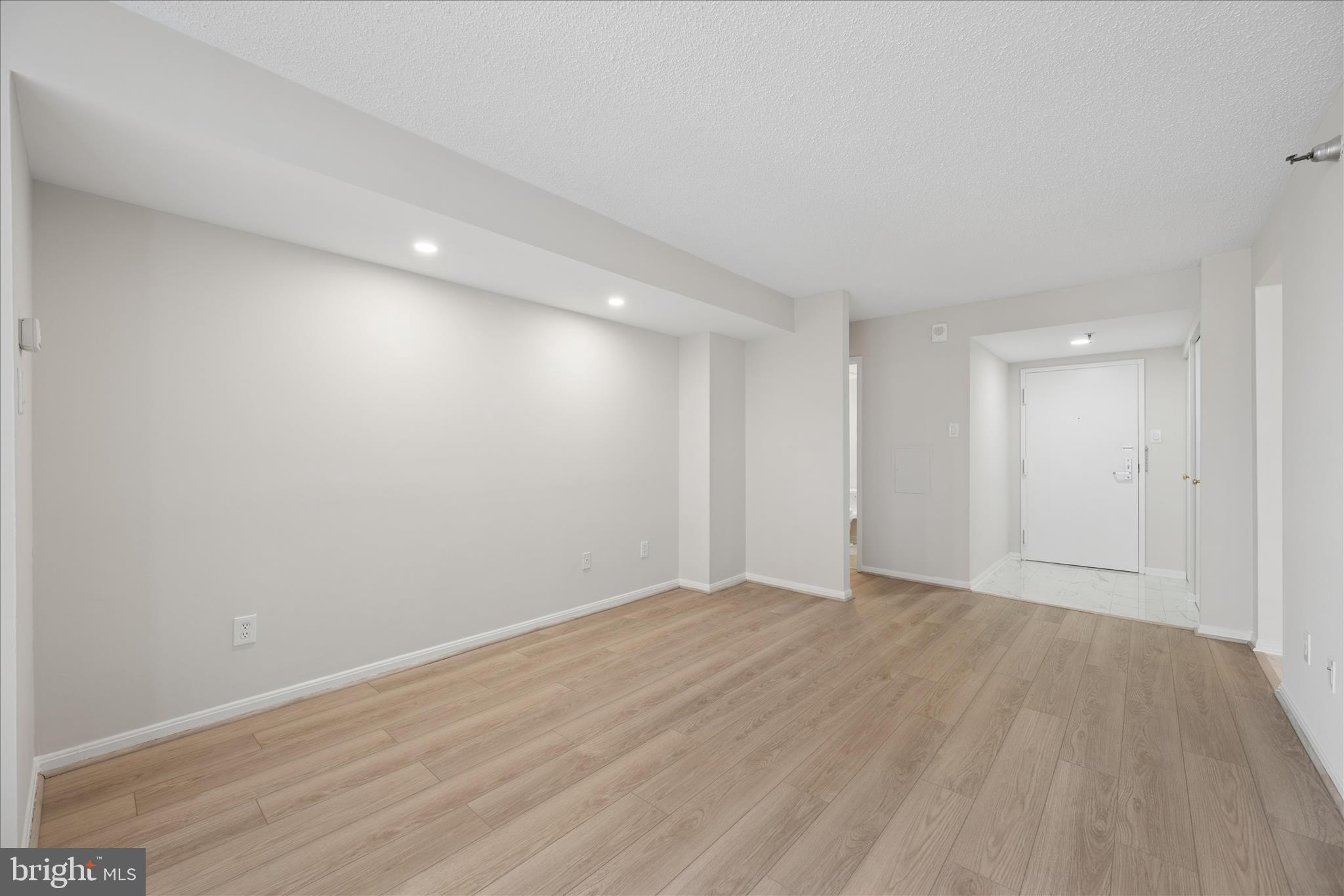 CHELSEA TOWERS - Residential