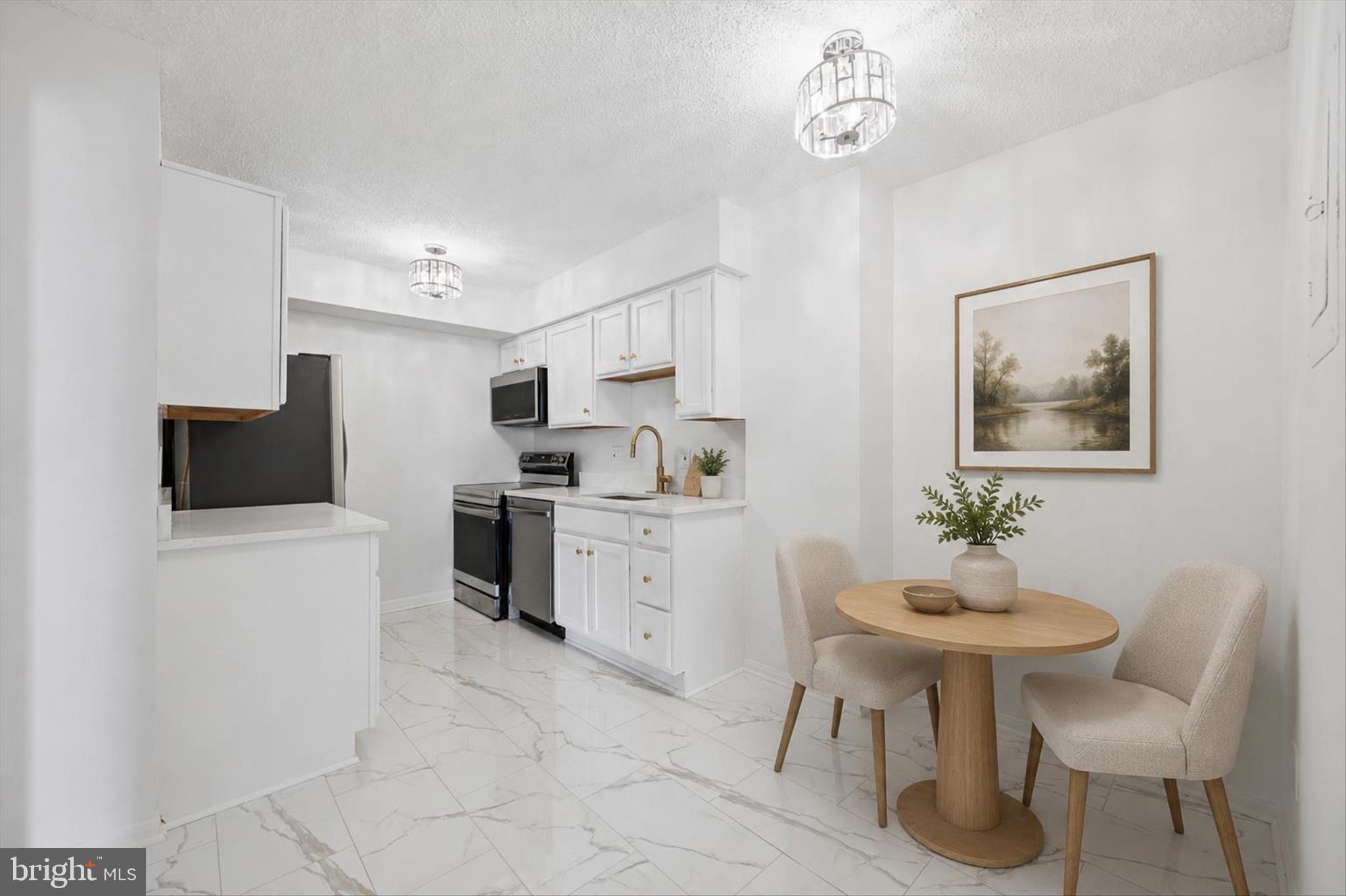 CHELSEA TOWERS - Residential