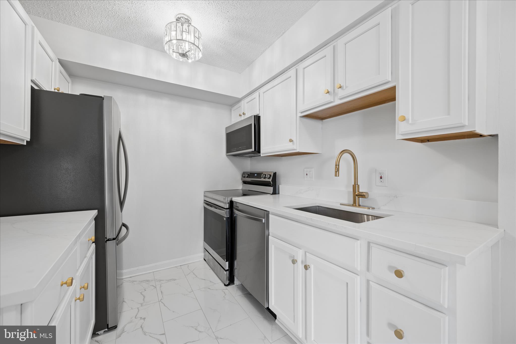 CHELSEA TOWERS - Residential