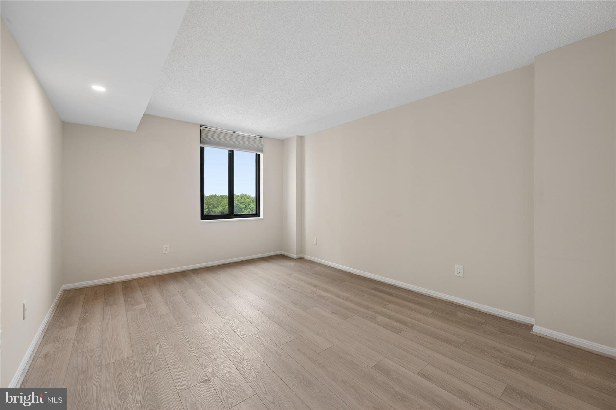 CHELSEA TOWERS - Residential