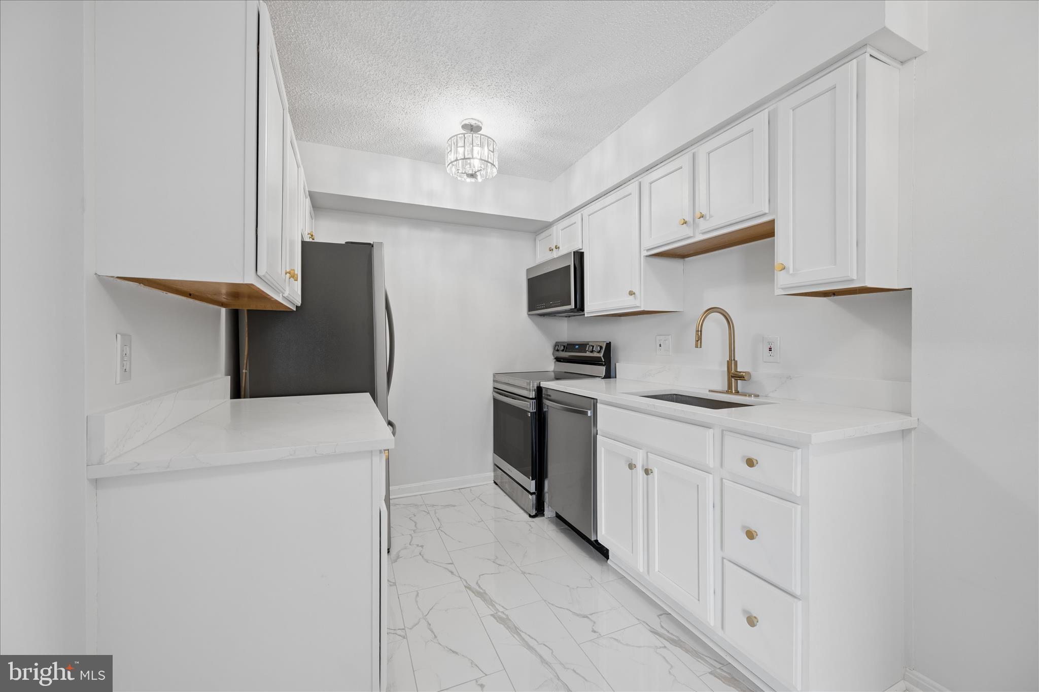 CHELSEA TOWERS - Residential