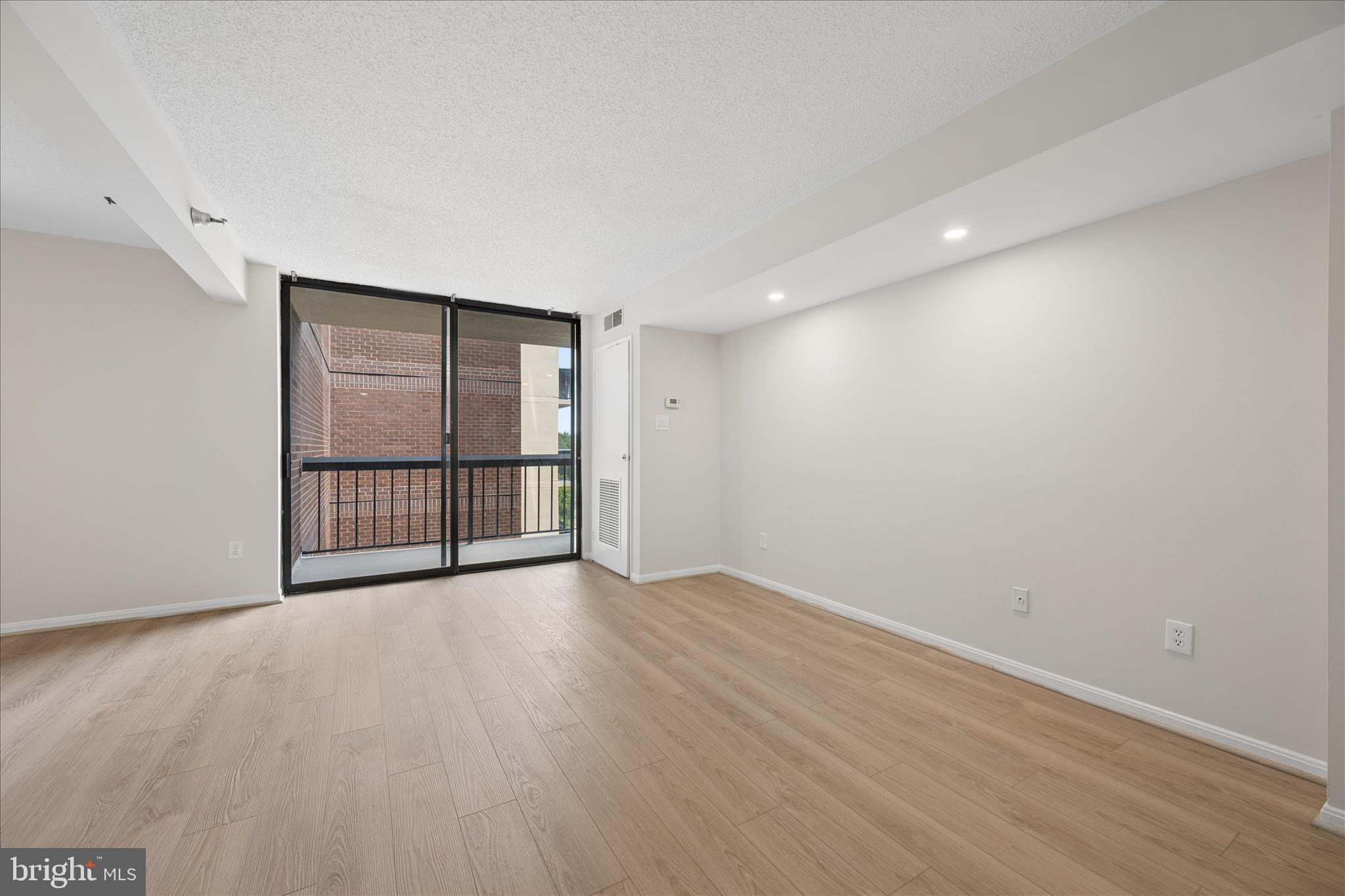 CHELSEA TOWERS - Residential