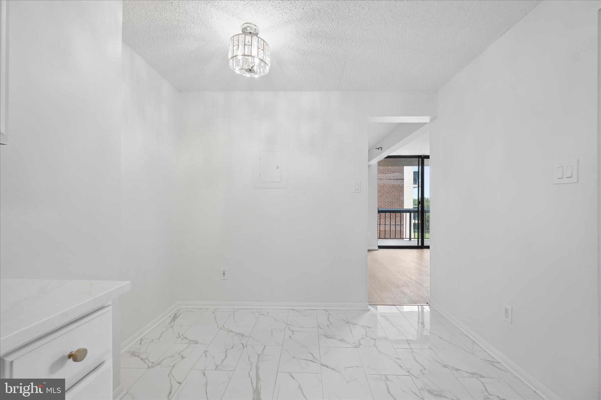 CHELSEA TOWERS - Residential