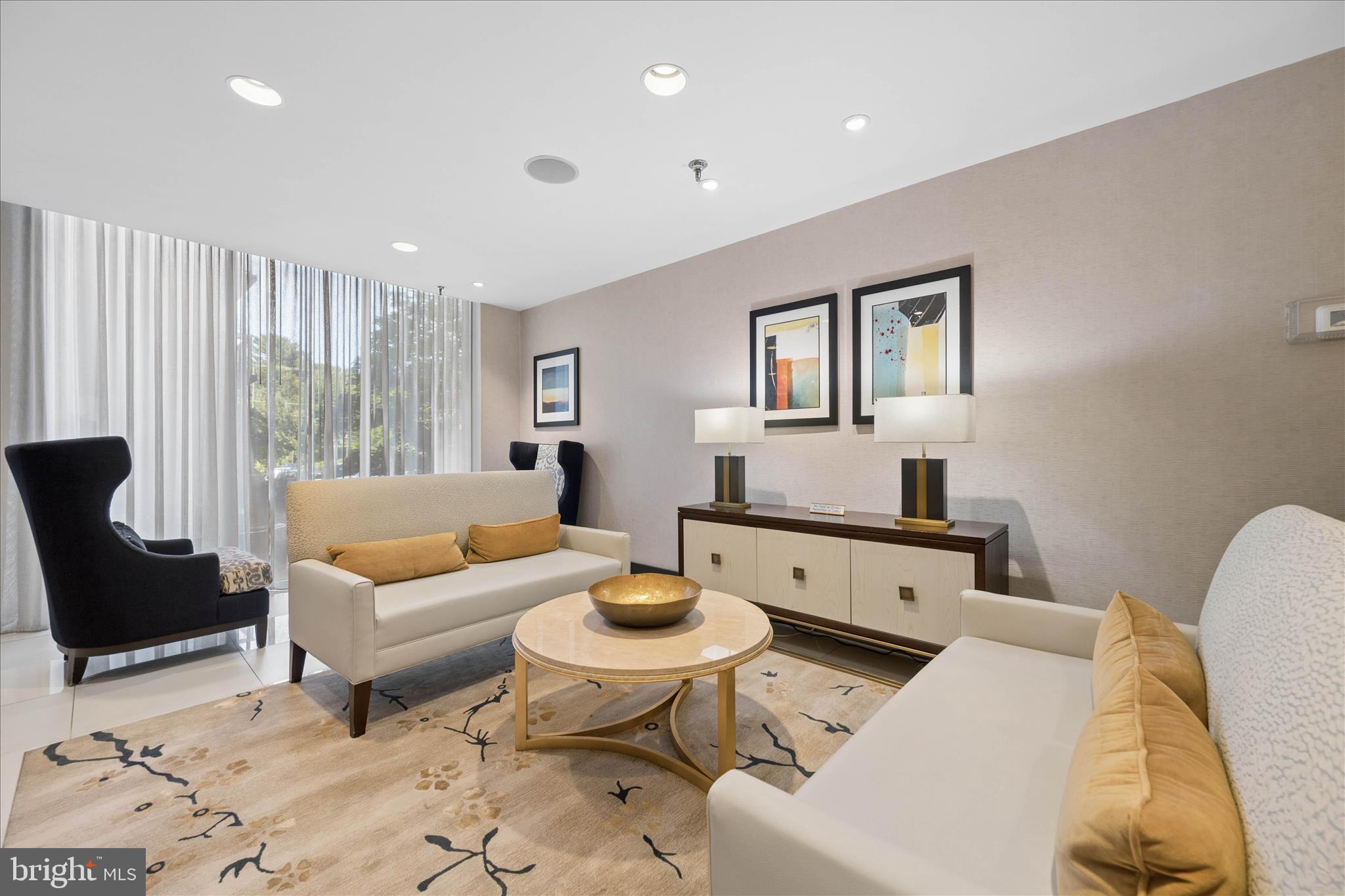 CHELSEA TOWERS - Residential