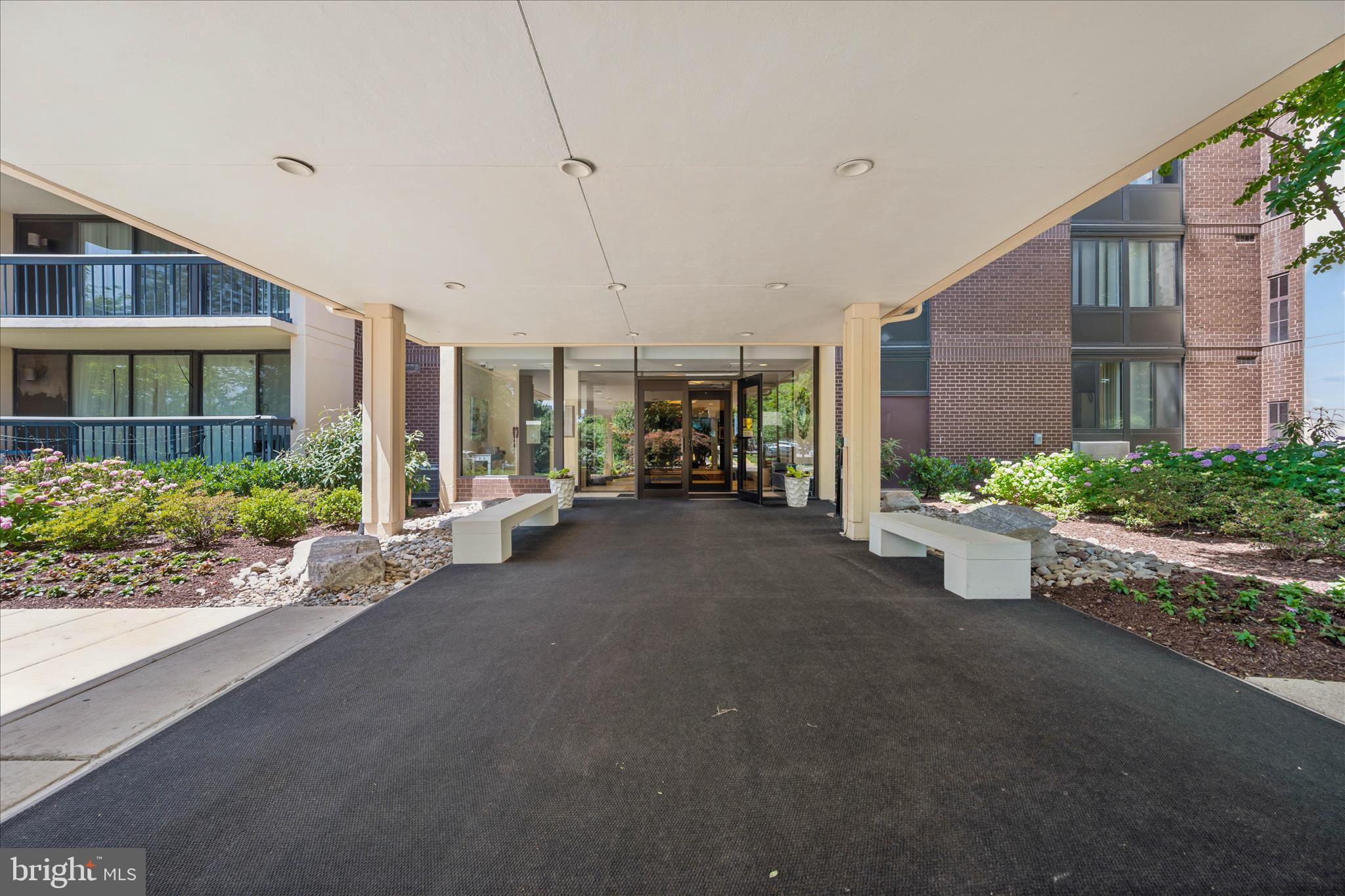 CHELSEA TOWERS - Residential