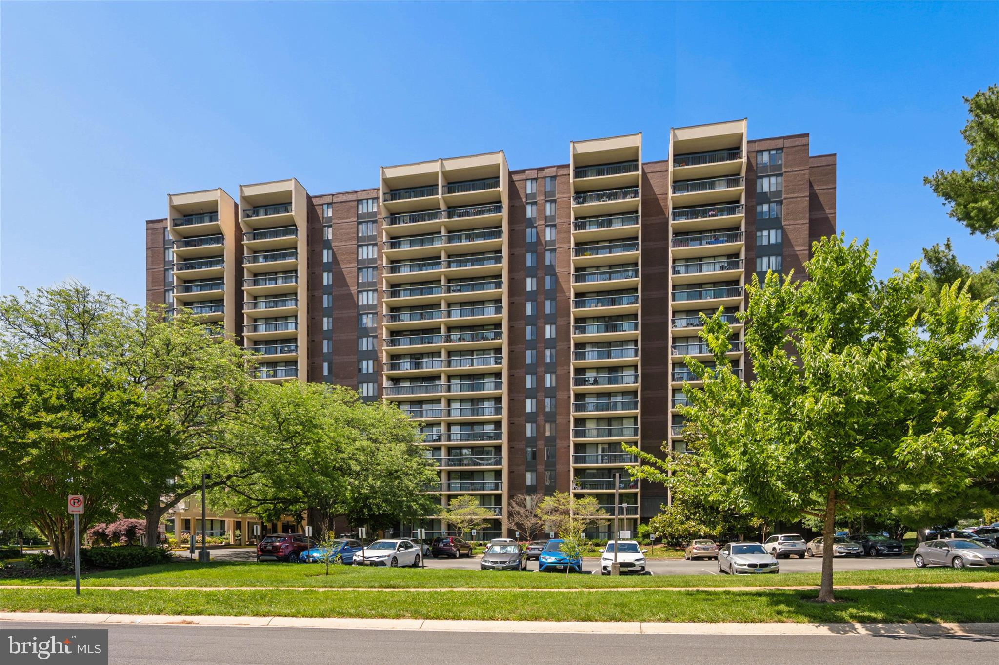 CHELSEA TOWERS - Residential