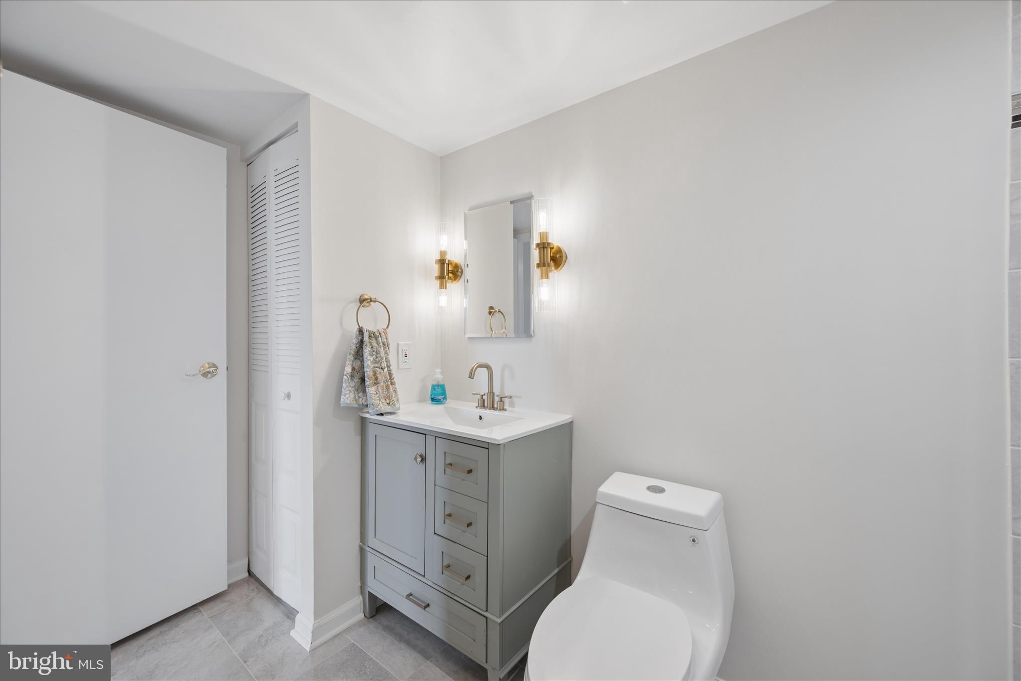 CHELSEA TOWERS - Residential