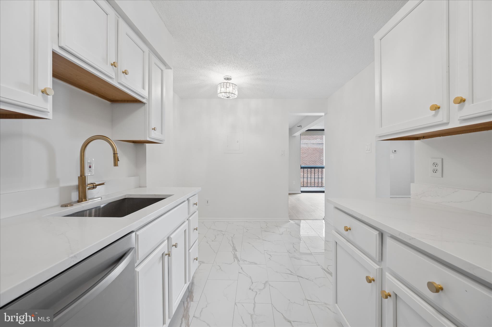 CHELSEA TOWERS - Residential