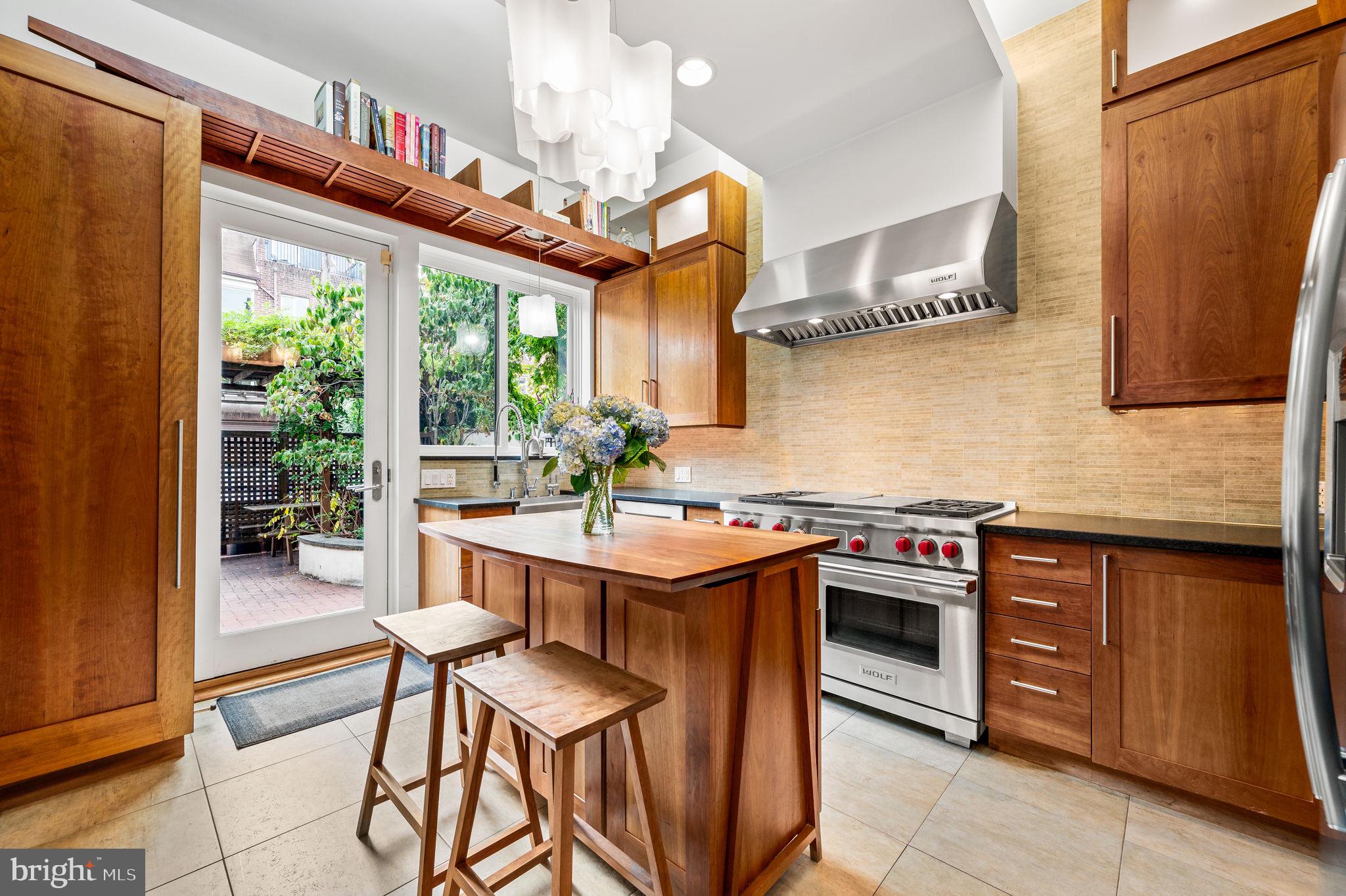 LOGAN SQUARE - Residential