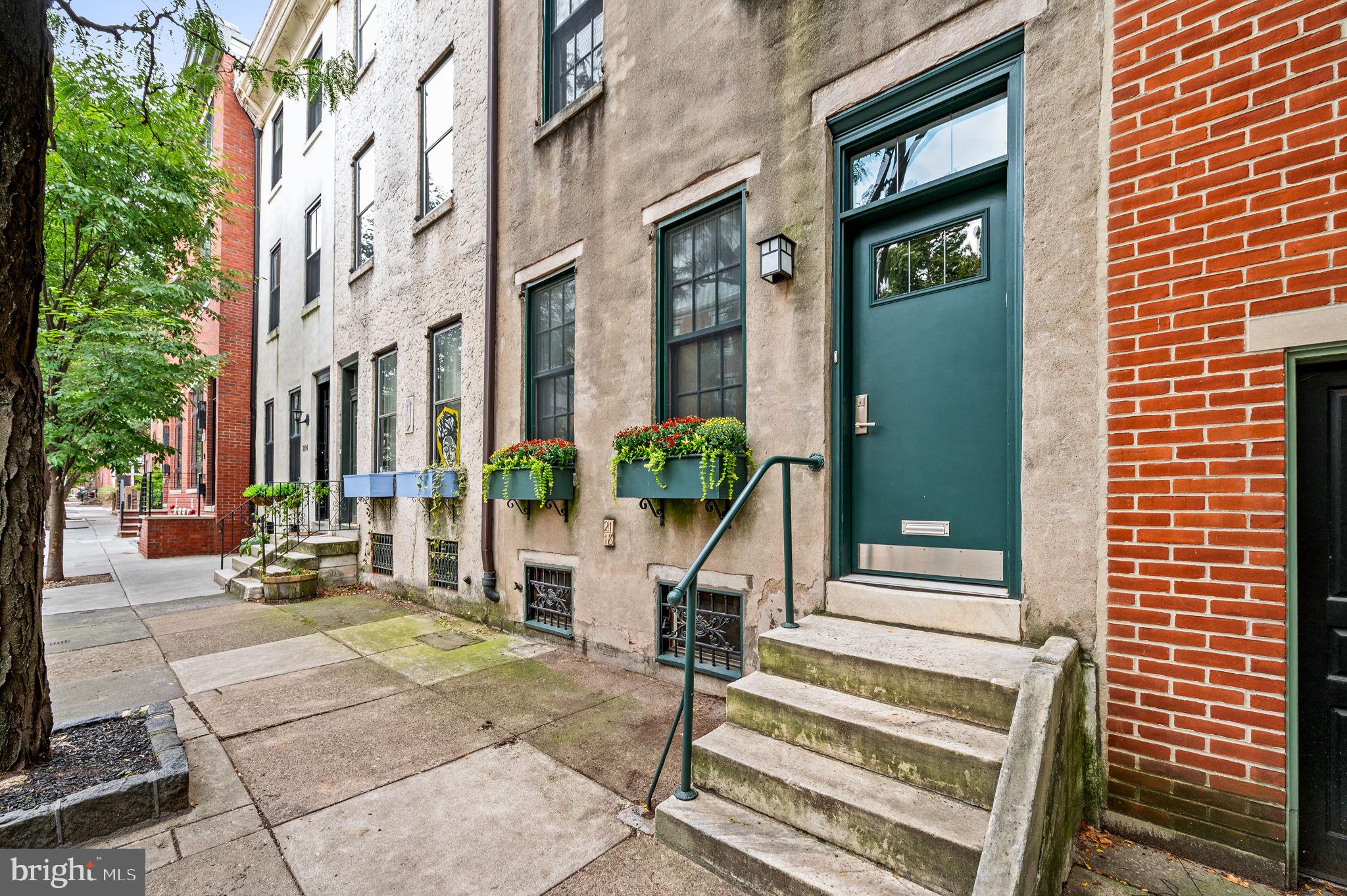 LOGAN SQUARE - Residential