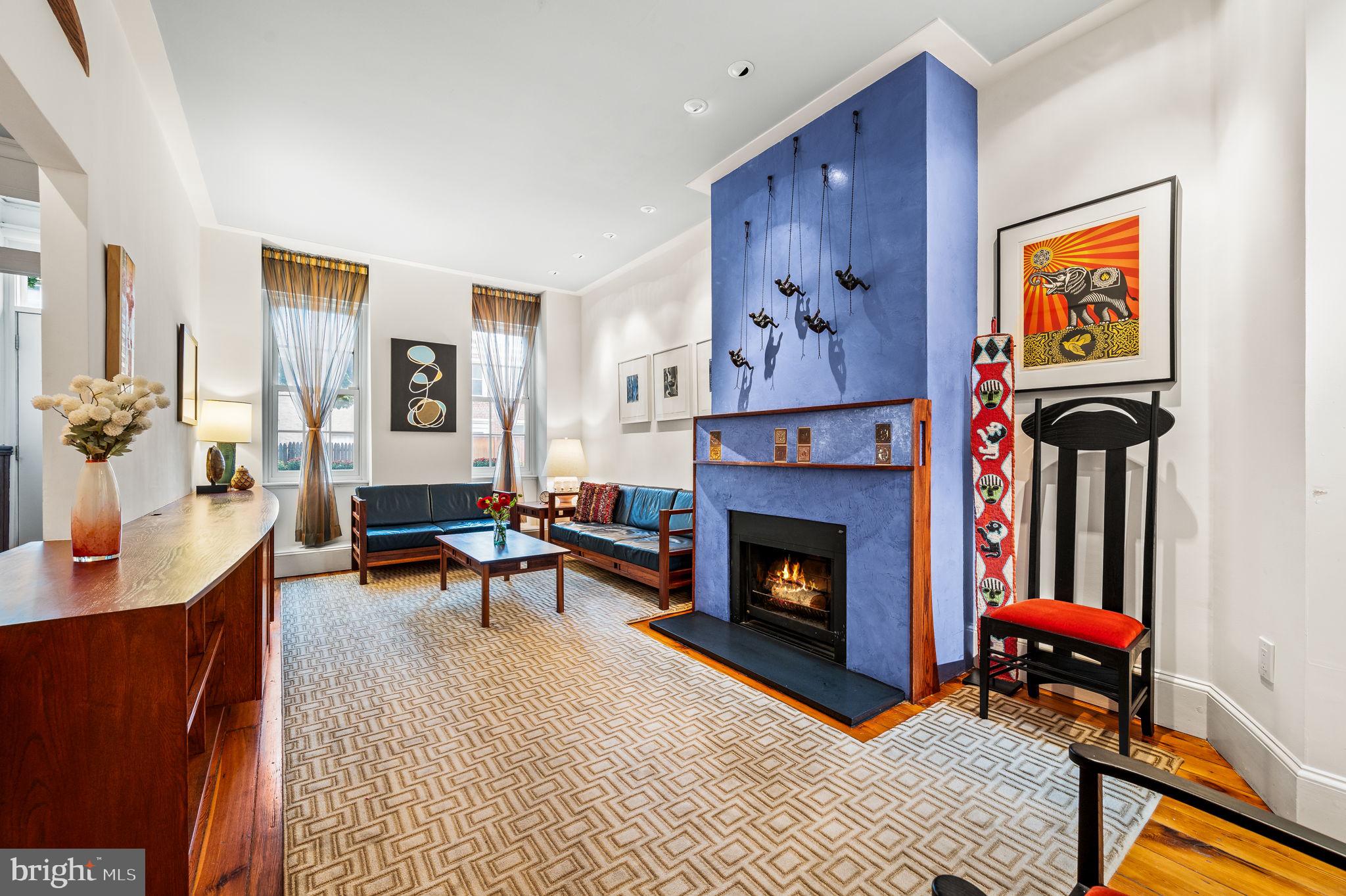 LOGAN SQUARE - Residential
