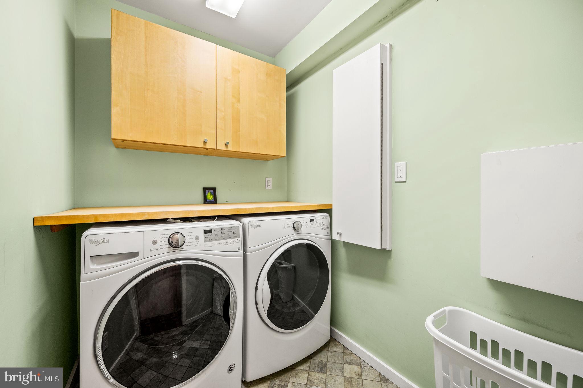 LOGAN SQUARE - Residential