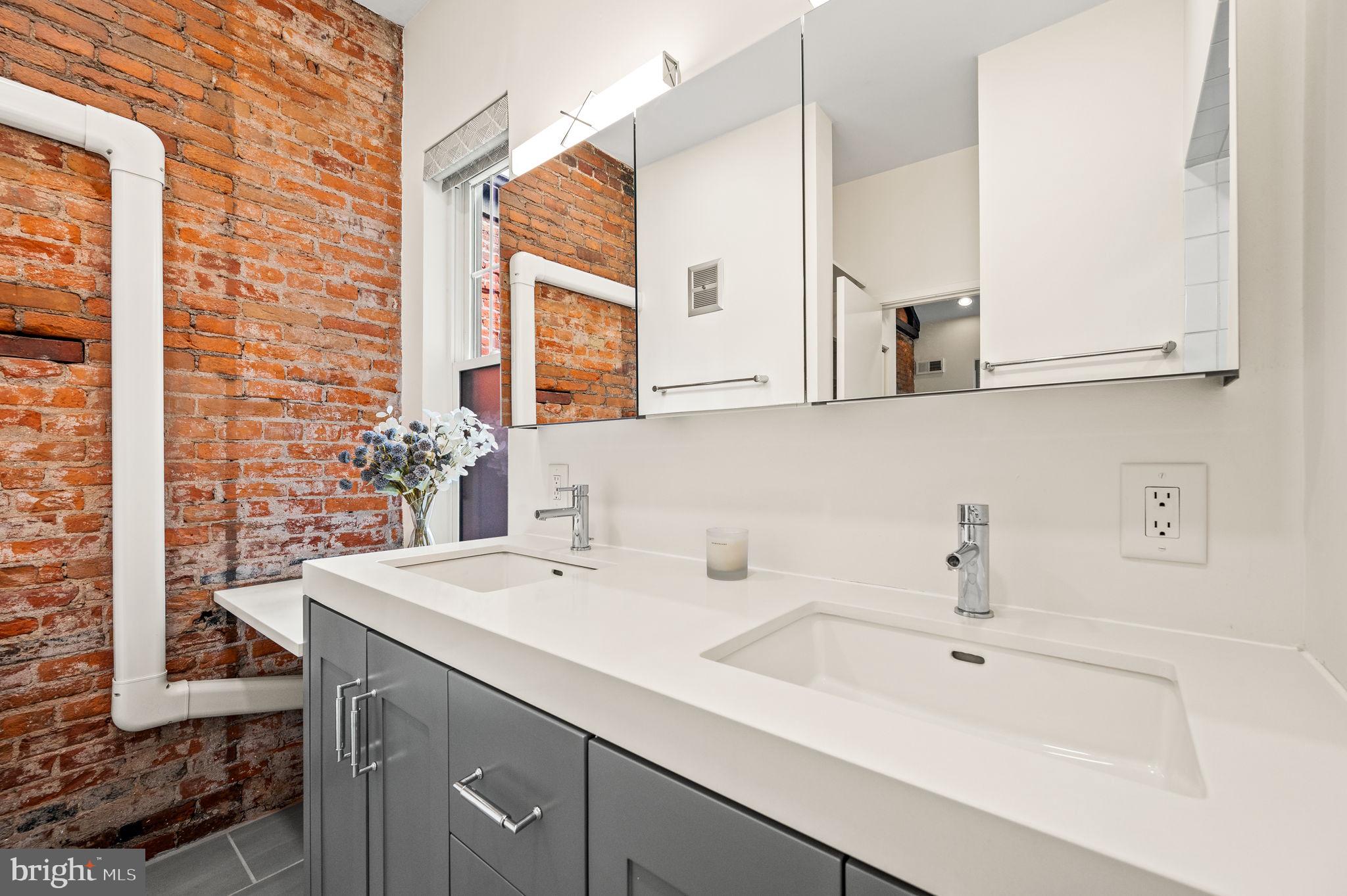 LOGAN SQUARE - Residential