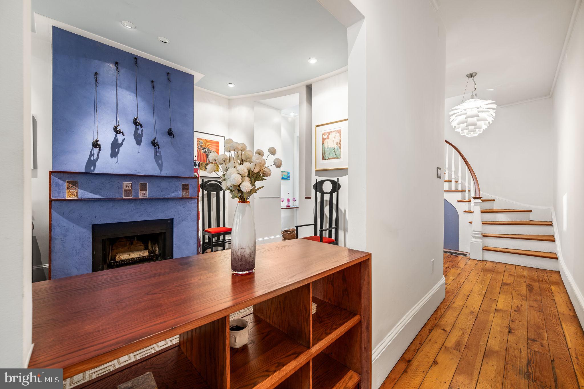 LOGAN SQUARE - Residential