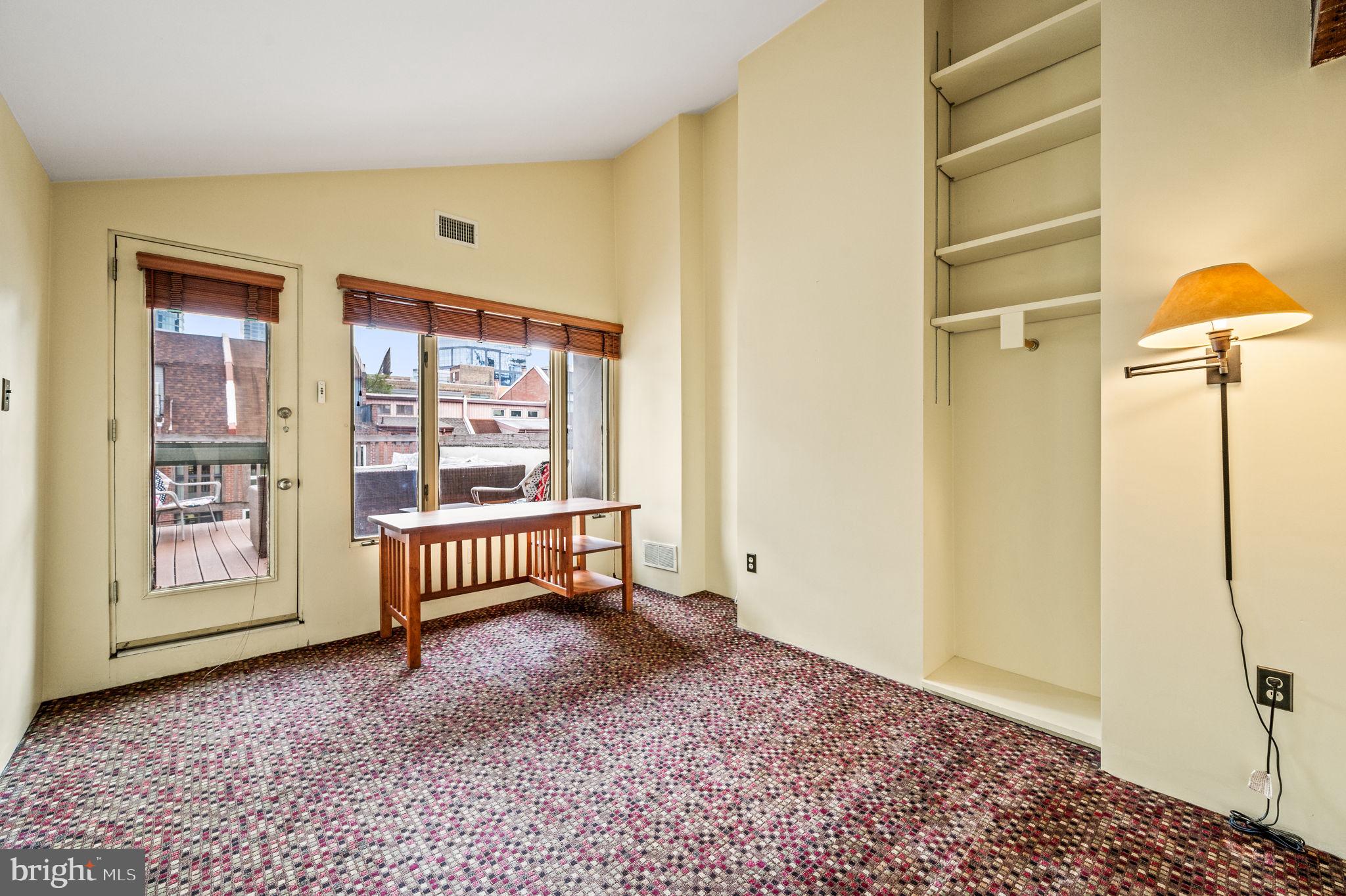 LOGAN SQUARE - Residential