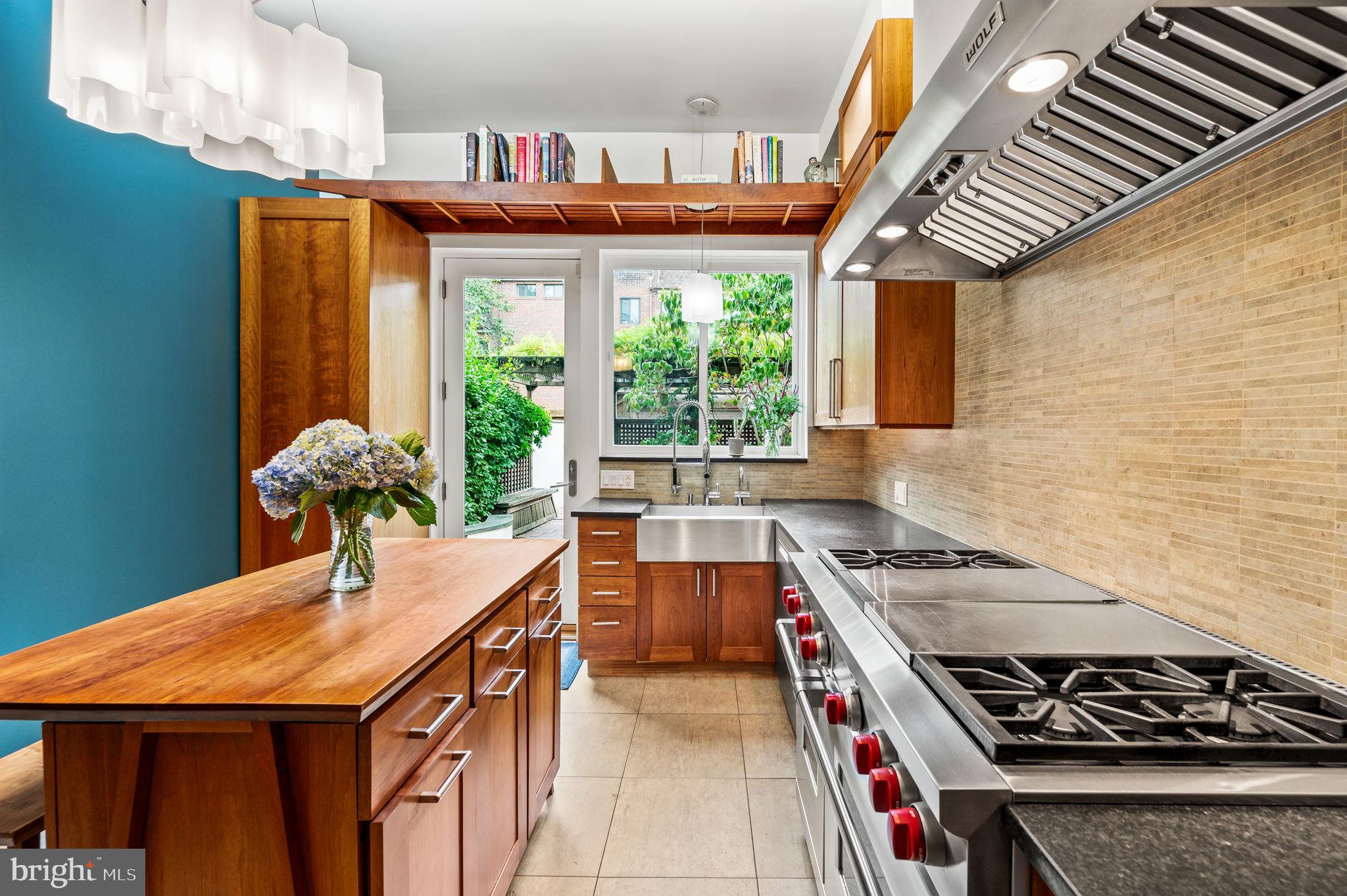 LOGAN SQUARE - Residential