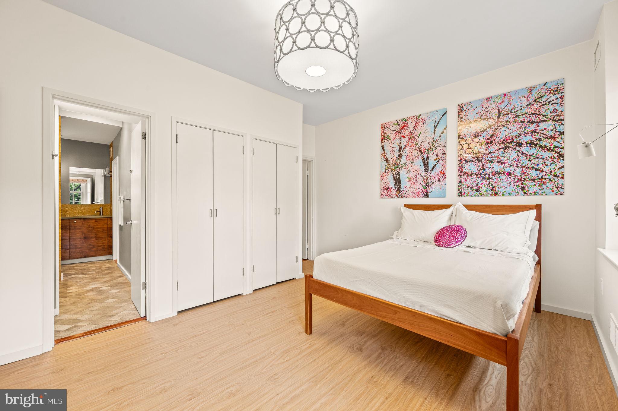 LOGAN SQUARE - Residential