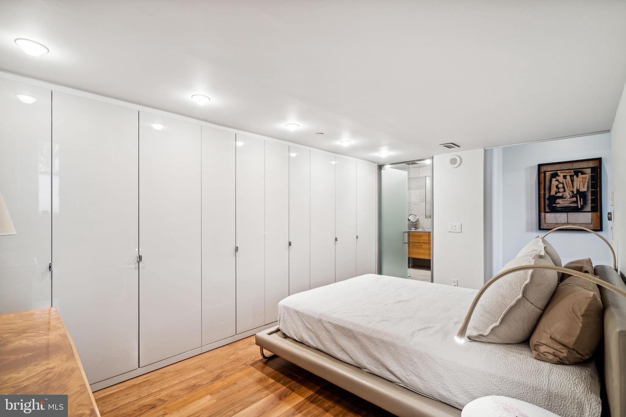 SOCIETY HILL - Residential