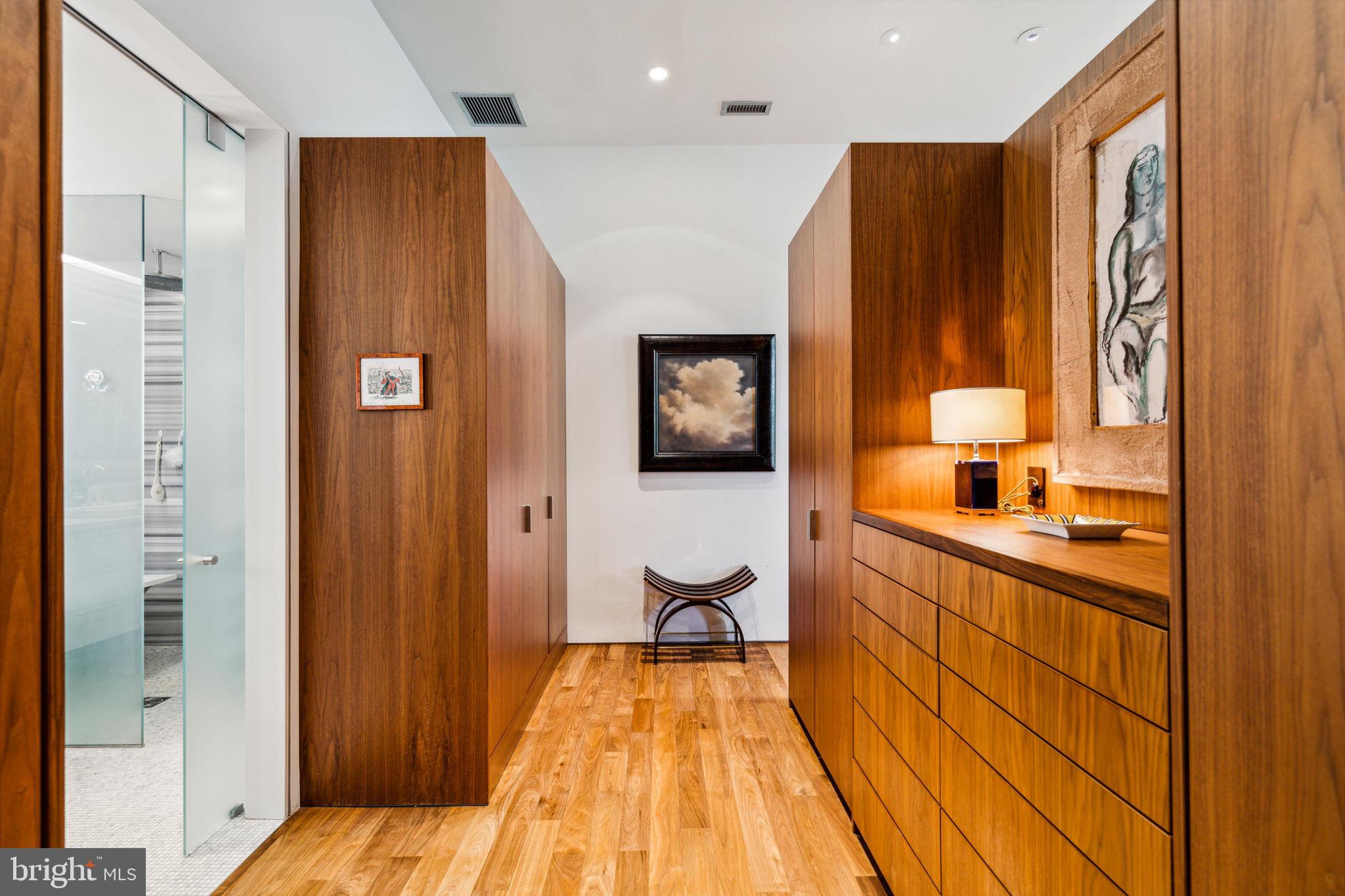SOCIETY HILL - Residential