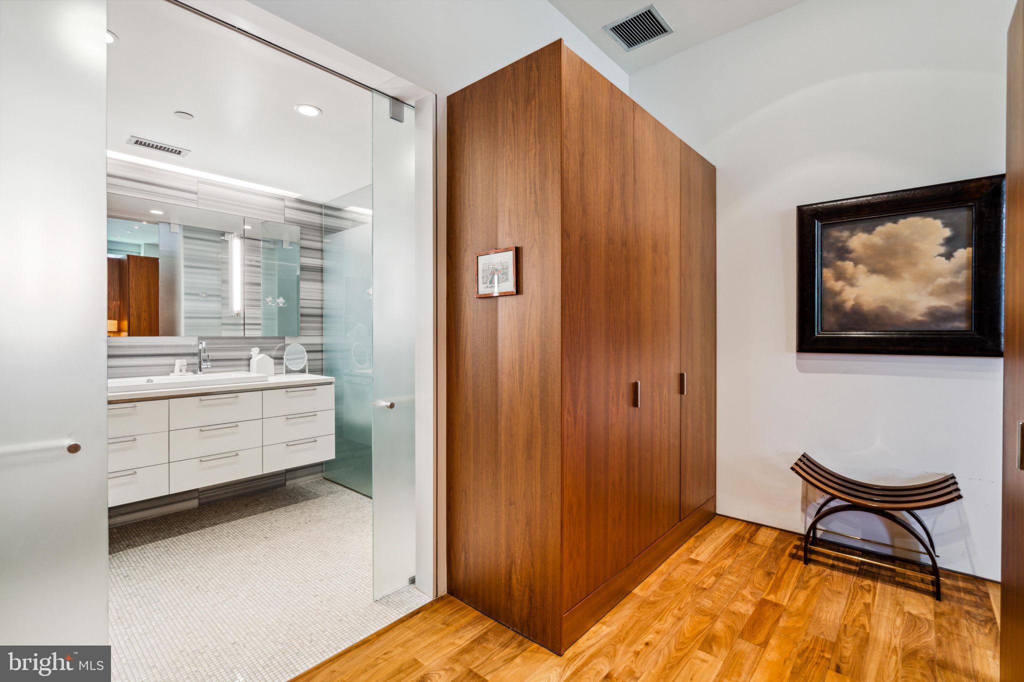 SOCIETY HILL - Residential