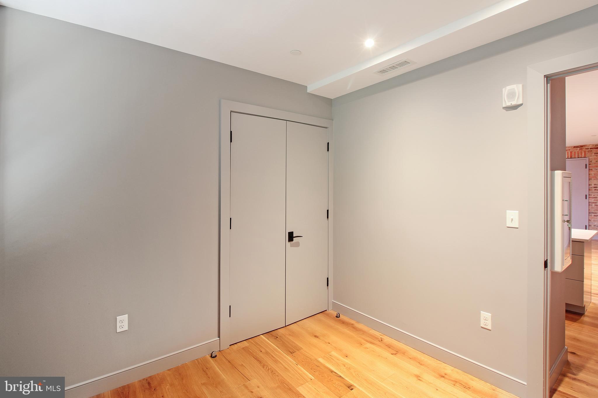 MT VERNON SQUARE - Commercial Sale